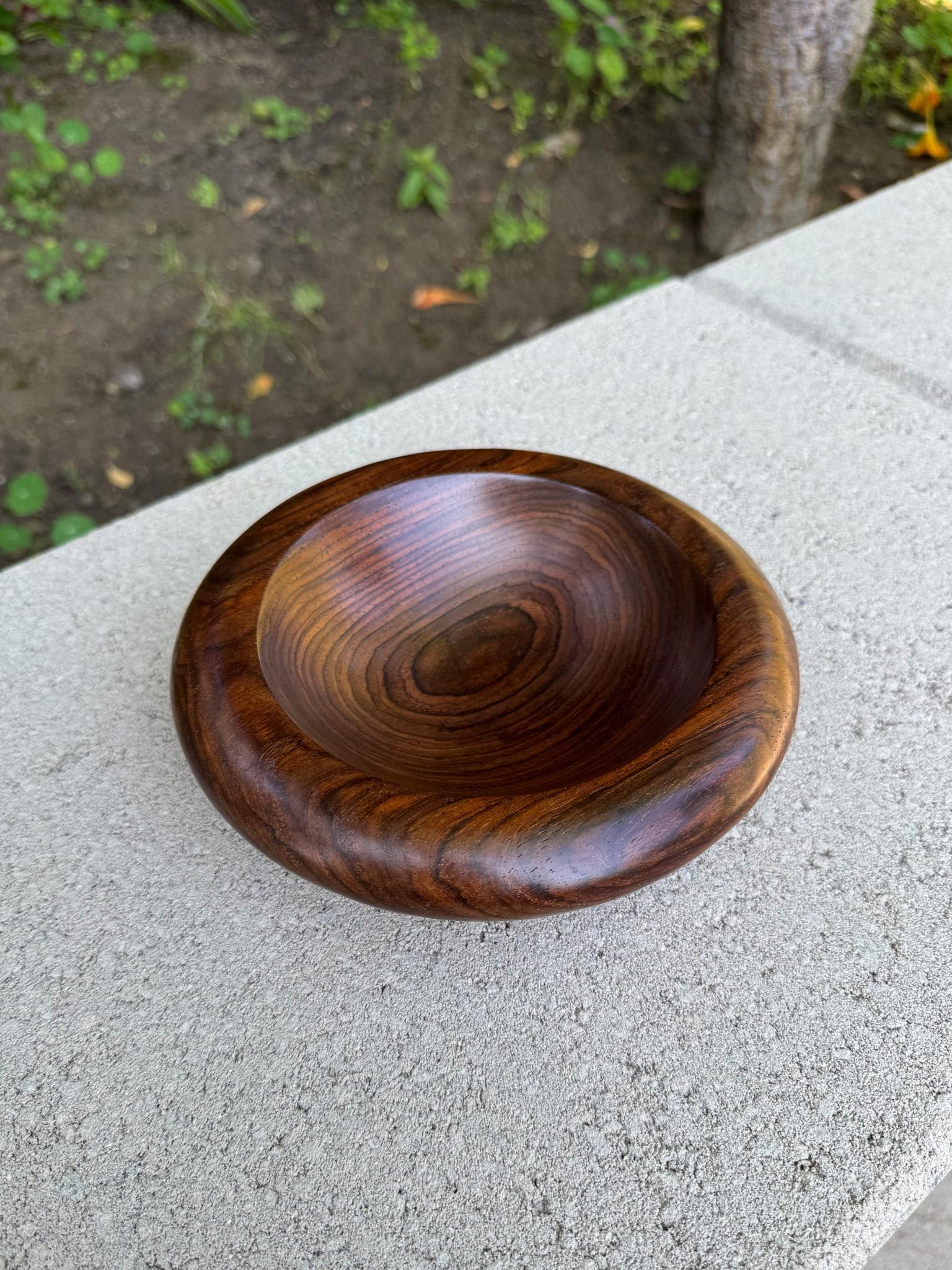 XXI secolo e contemporaneo Barry Biesanz Ciotola in legno massiccio di cocobolo lavorata a mano, Costa Rica, 2000 in vendita