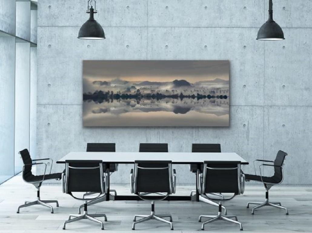 Avalon von Barry Cawston. Mittelgroßer Fotodruck mit Acryl-Gesichtsbefestigung im Angebot 1