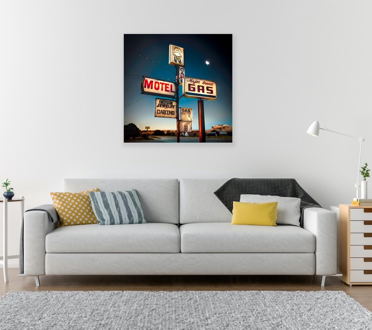 Eclipse Motel von Barry Cawston, Fotodruck mit Acryl-Face-Mount im Angebot 2