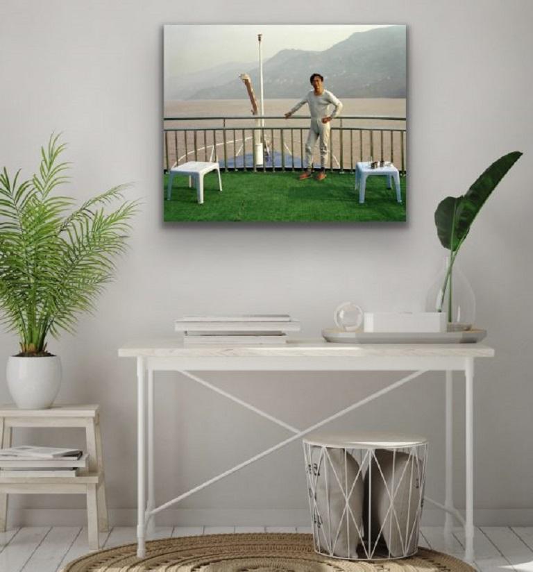 Ferry Passenger von Barry Cawston. 90 x 75cm C-Typ-Foto mit Acryl-Face-Montierung im Angebot 1