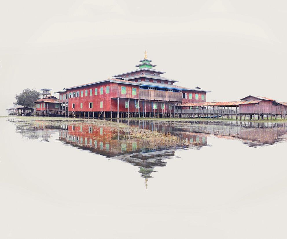 Das Kloster Nga Phe Chaung taucht aus dem Nebel des Inle-Sees auf
-
Cawston wurde 2009 mit dem BJP Nikon Endframe Award ausgezeichnet. Sein Preis war die Finanzierung eines Traumprojekts, und er entschied sich für eine Reise entlang des