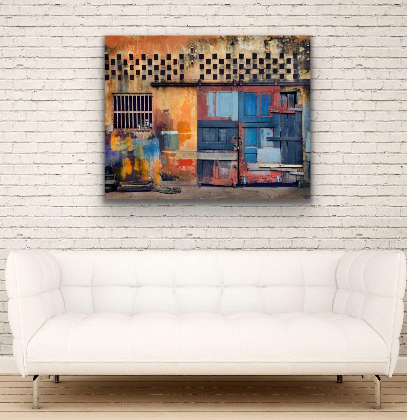 Garagentüren von Barry Cawston 120x96cm mit C-Typ-Druck und Acryl-Gehäusehalterung im Angebot 1