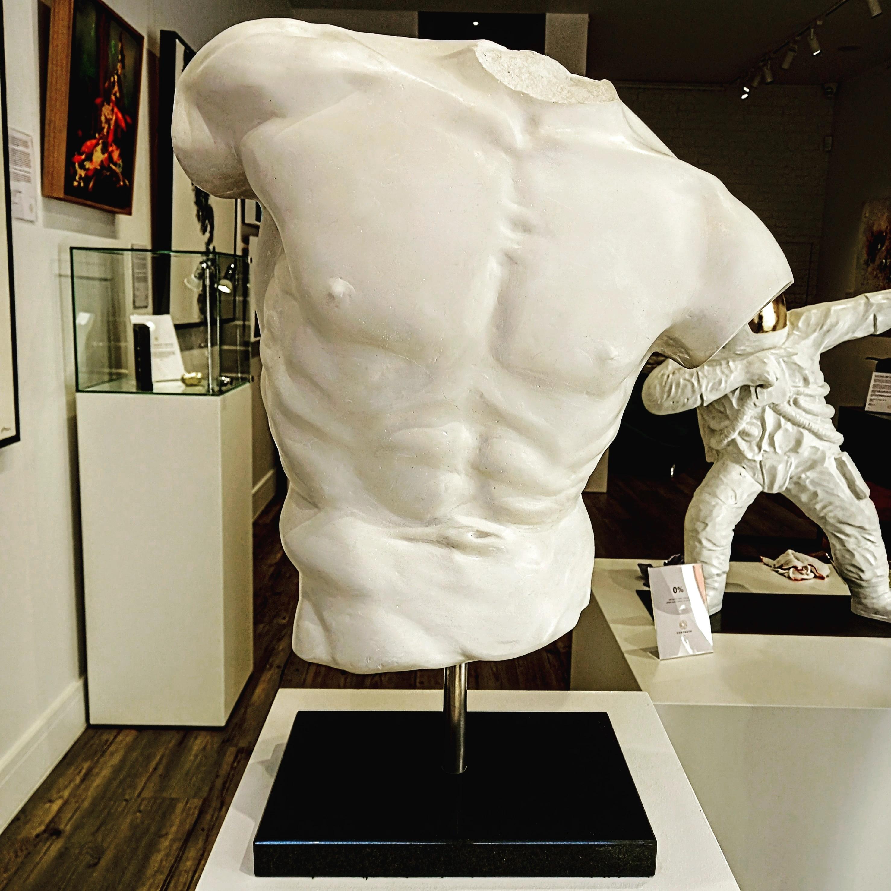 Torso des Diskuswerfers – Sculpture von Barry Davies 
