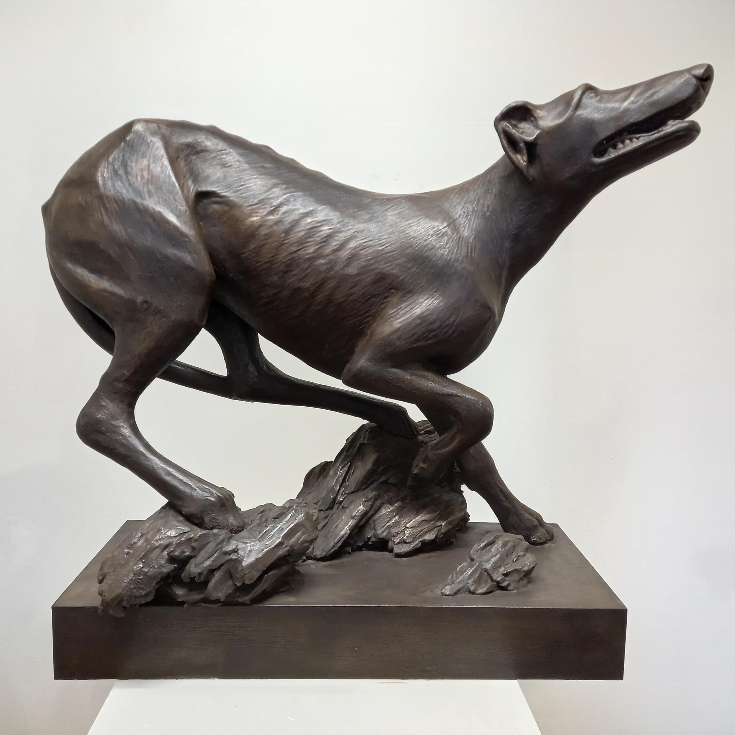 Barry Davies  Figurative Sculpture – Windhund
