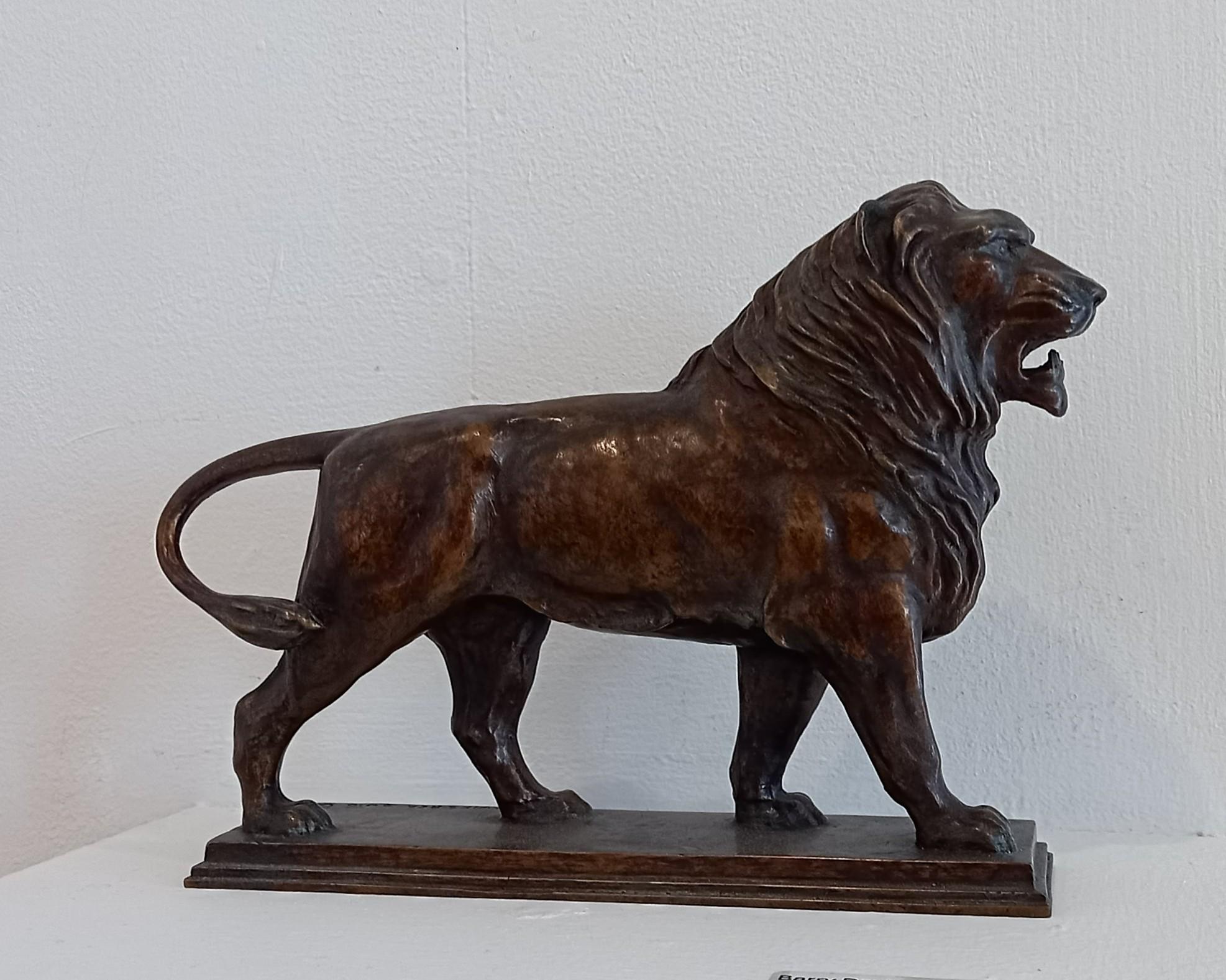 Barry Davies  Figurative Sculpture - Lion