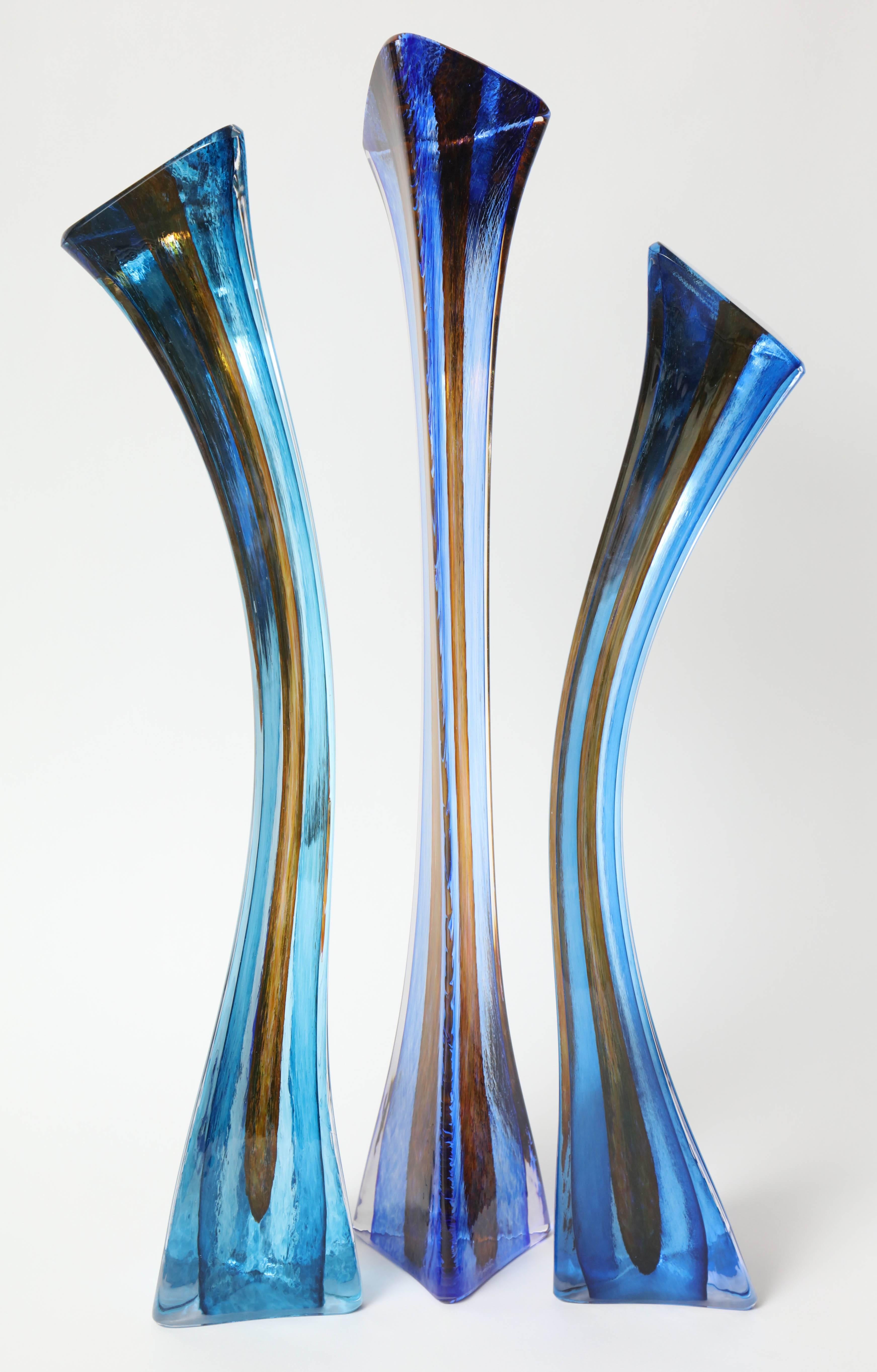 Verre brun Sculpture en verre triangulaire massif de Barry Entner, 2014 en vente