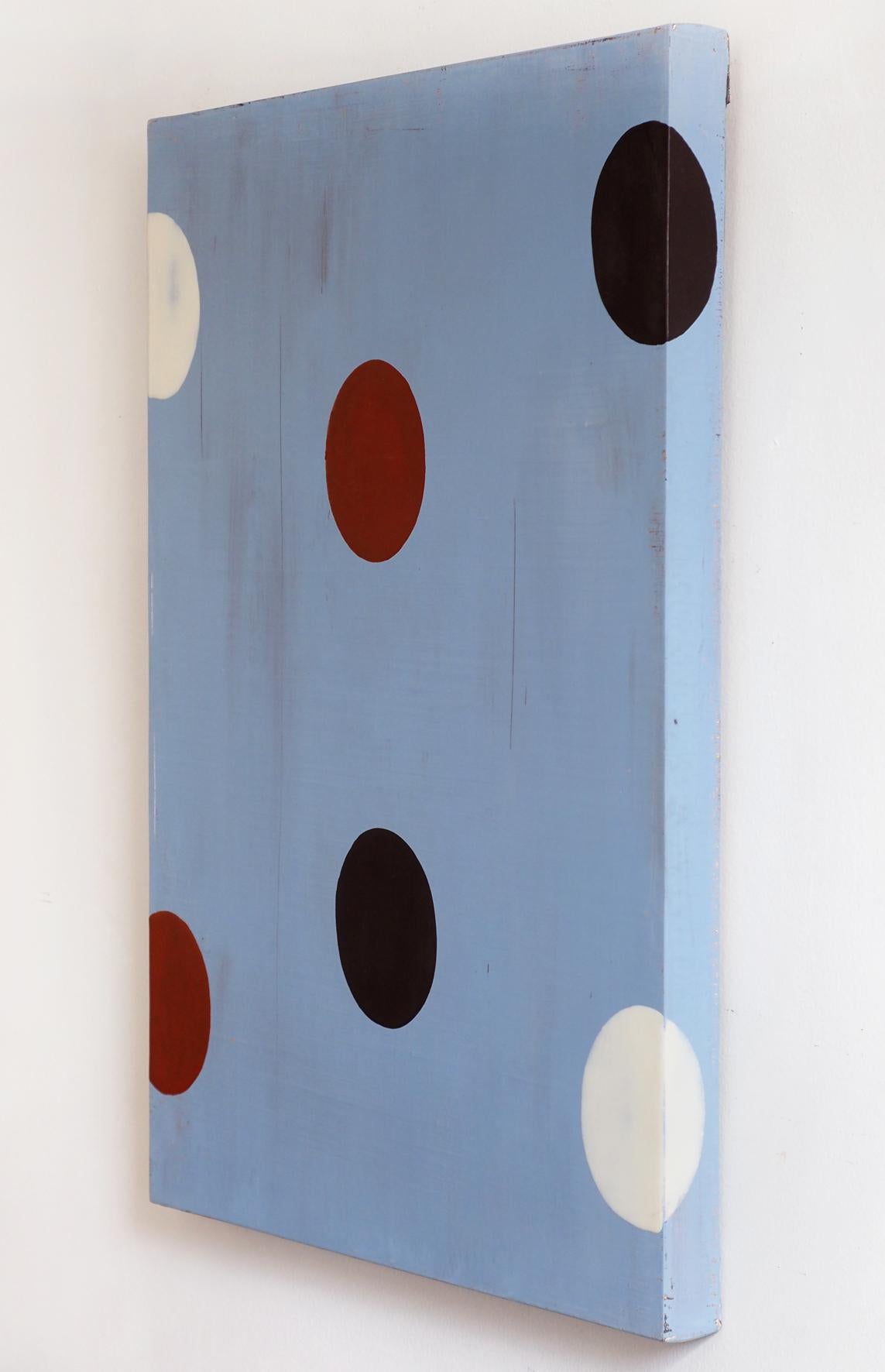 Abstract Painting di Barry Goldberg - Beat Seats: pittura astratta geometrica; cerchi rossi, neri e bianchi su sfondo azzurro.