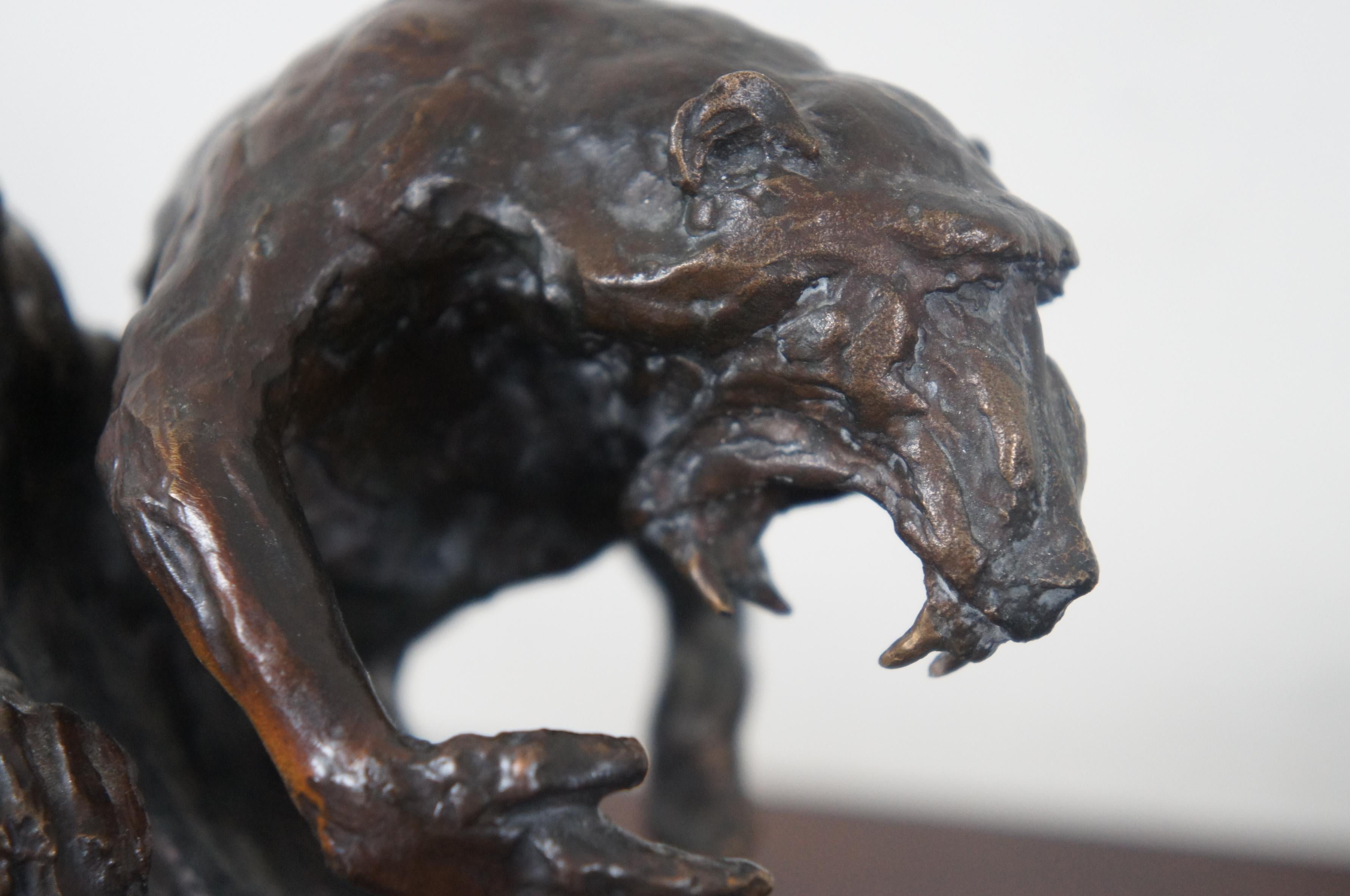 Große Katzenanhänger-Skulptur aus Bronzeguss mit Leoparden-Kampfskulptur, Big Cat Monkey im Angebot 6