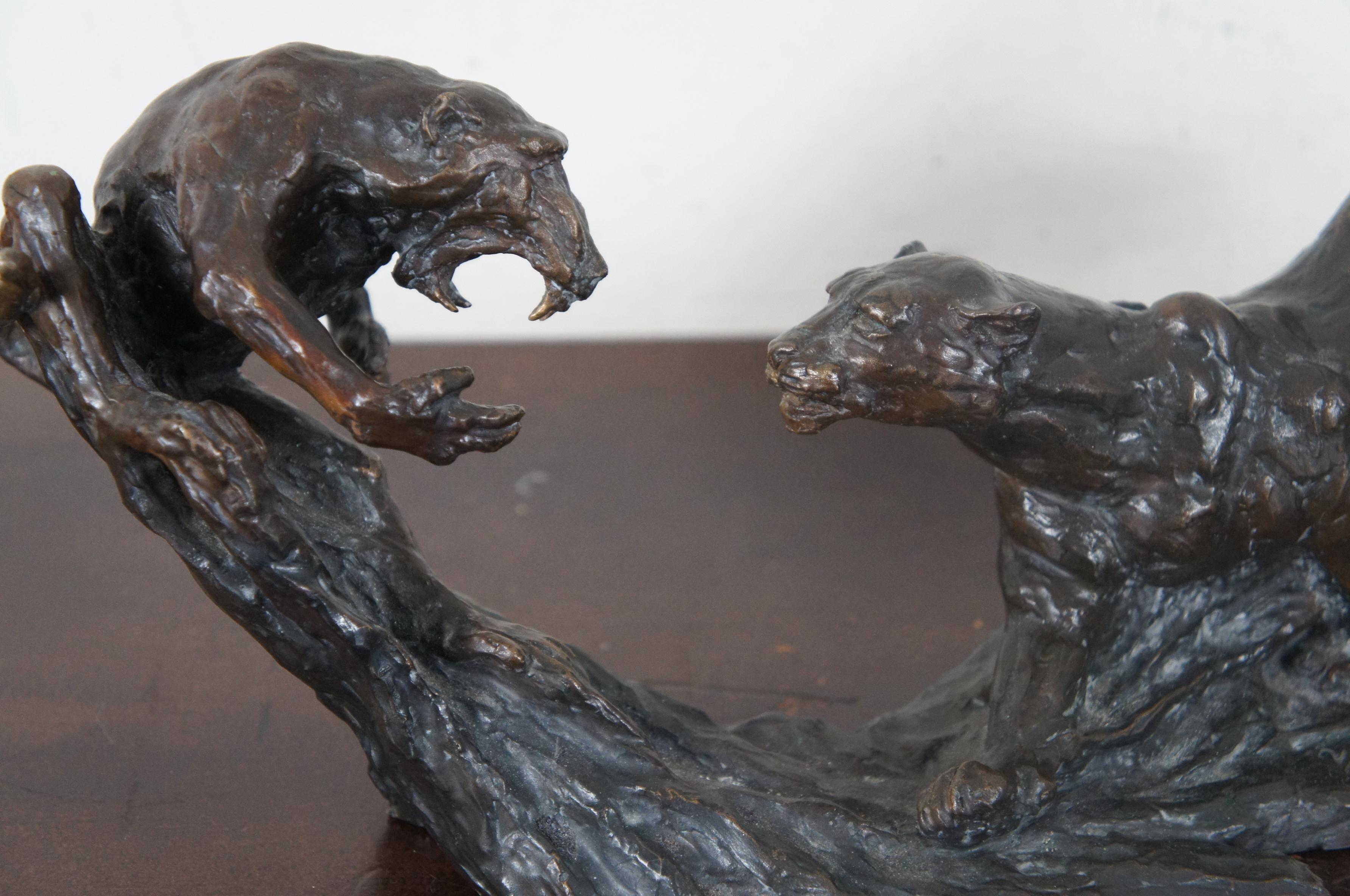 Barry Jackson - Sculpture de léopard se battant en bronze coulé - Big Cat Monkey en vente 7