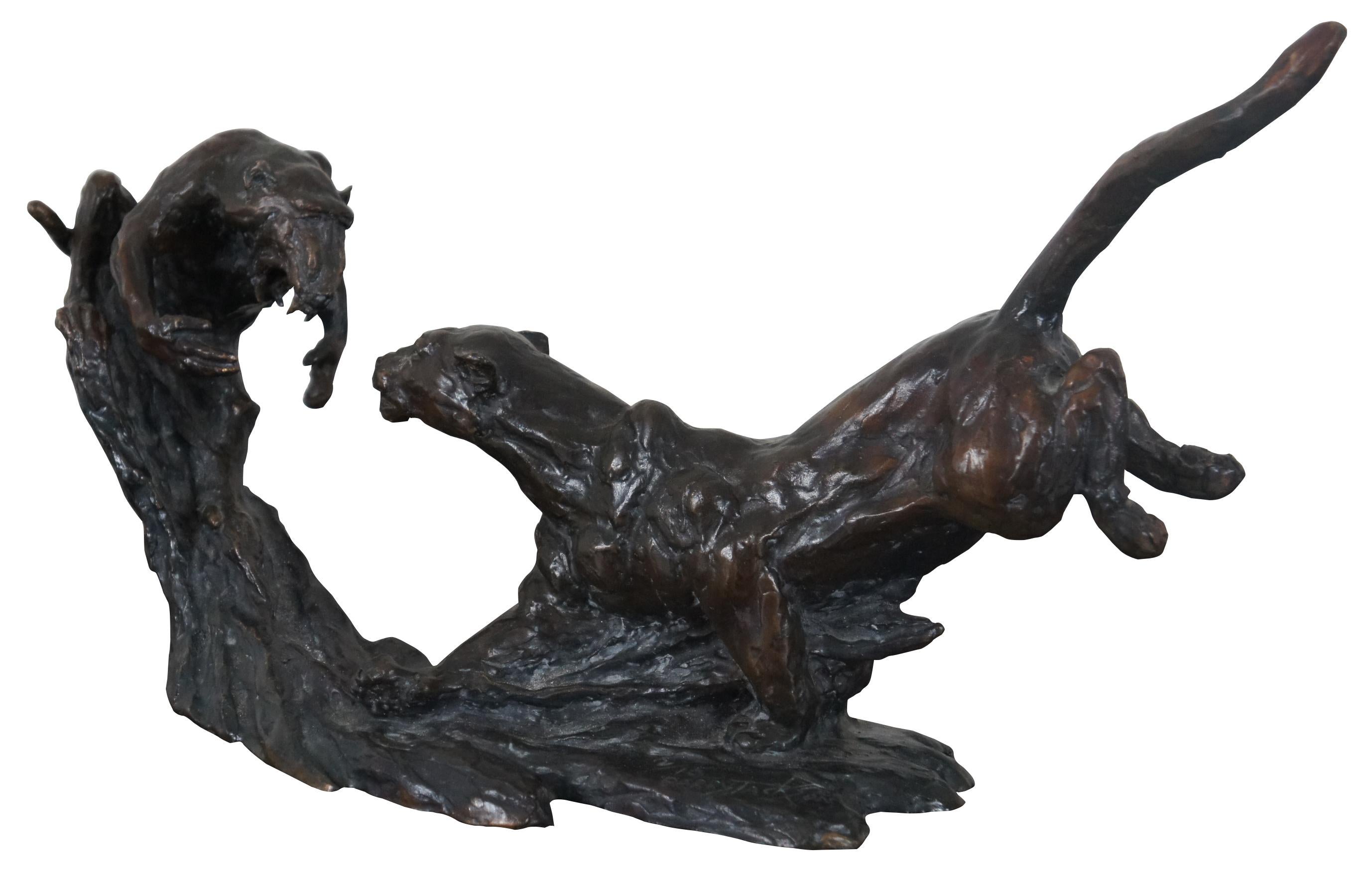 Barry Jackson - Sculpture de léopard se battant en bronze coulé - Big Cat Monkey Bon état - En vente à Dayton, OH