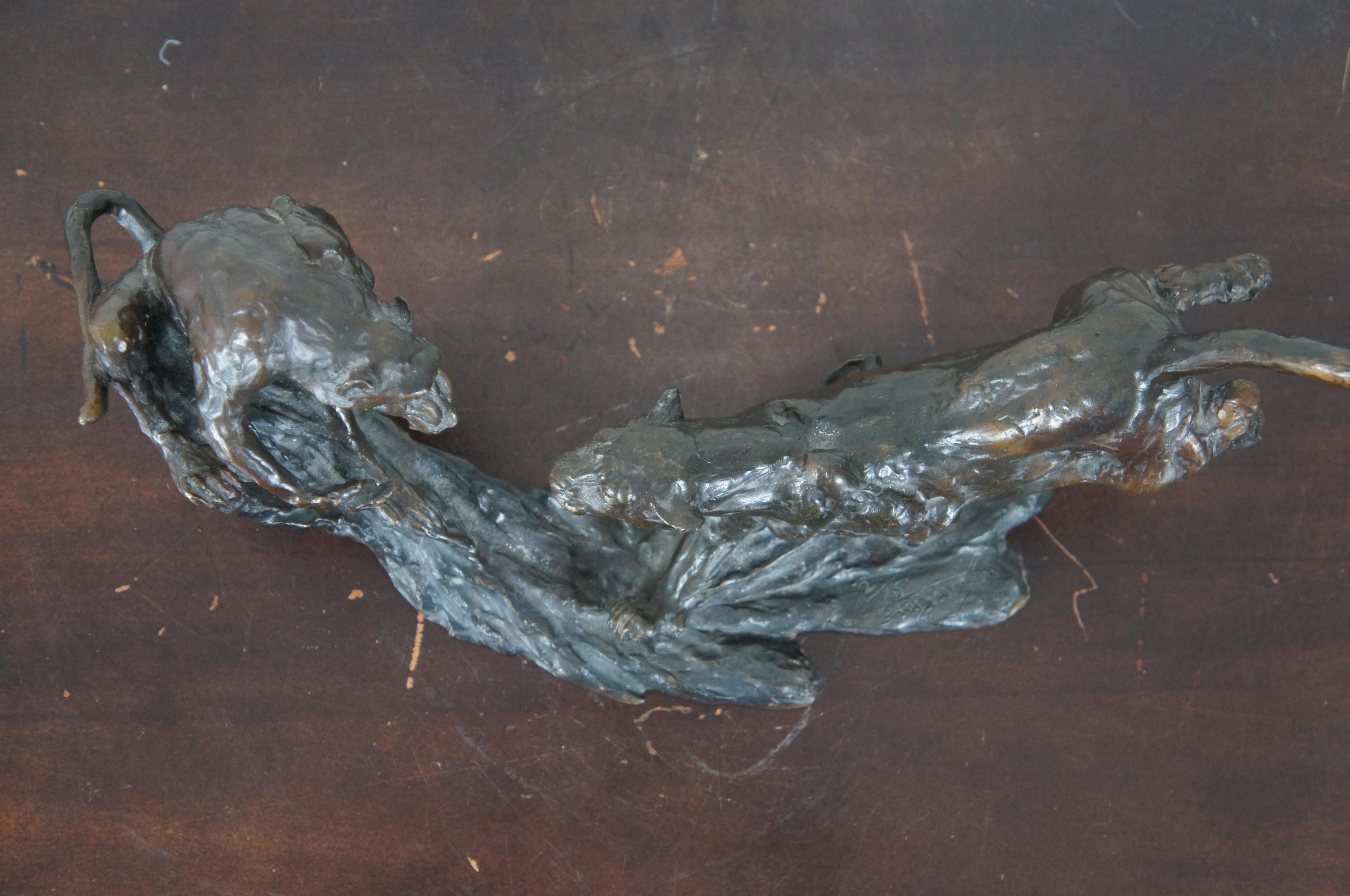 Barry Jackson Scultura in bronzo fuso di Babbuino Gatto Leopardo Scimmia che combatte in vendita 2