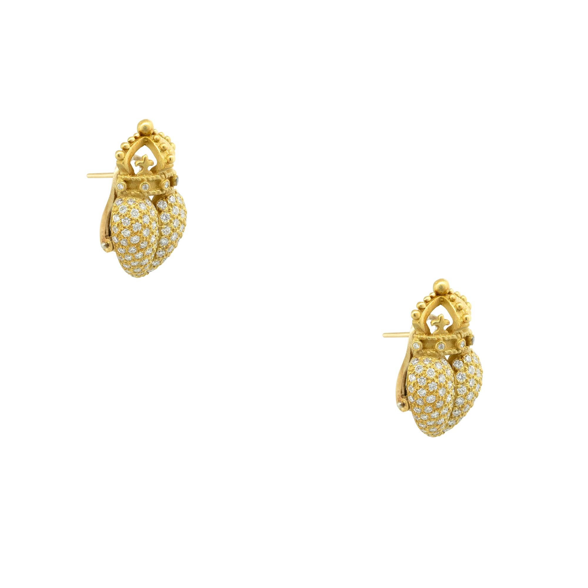 Barry Kieselstein 18k Yellow Gold 2ctw Pave Diamond Crown Heart Earrings
Designer: Barry Kieselstein
Material: 18k Yellow Gold
Diamond Details: There are approximately 2.00 carats of Pave set, round brilliant cut diamonds. All diamonds are
