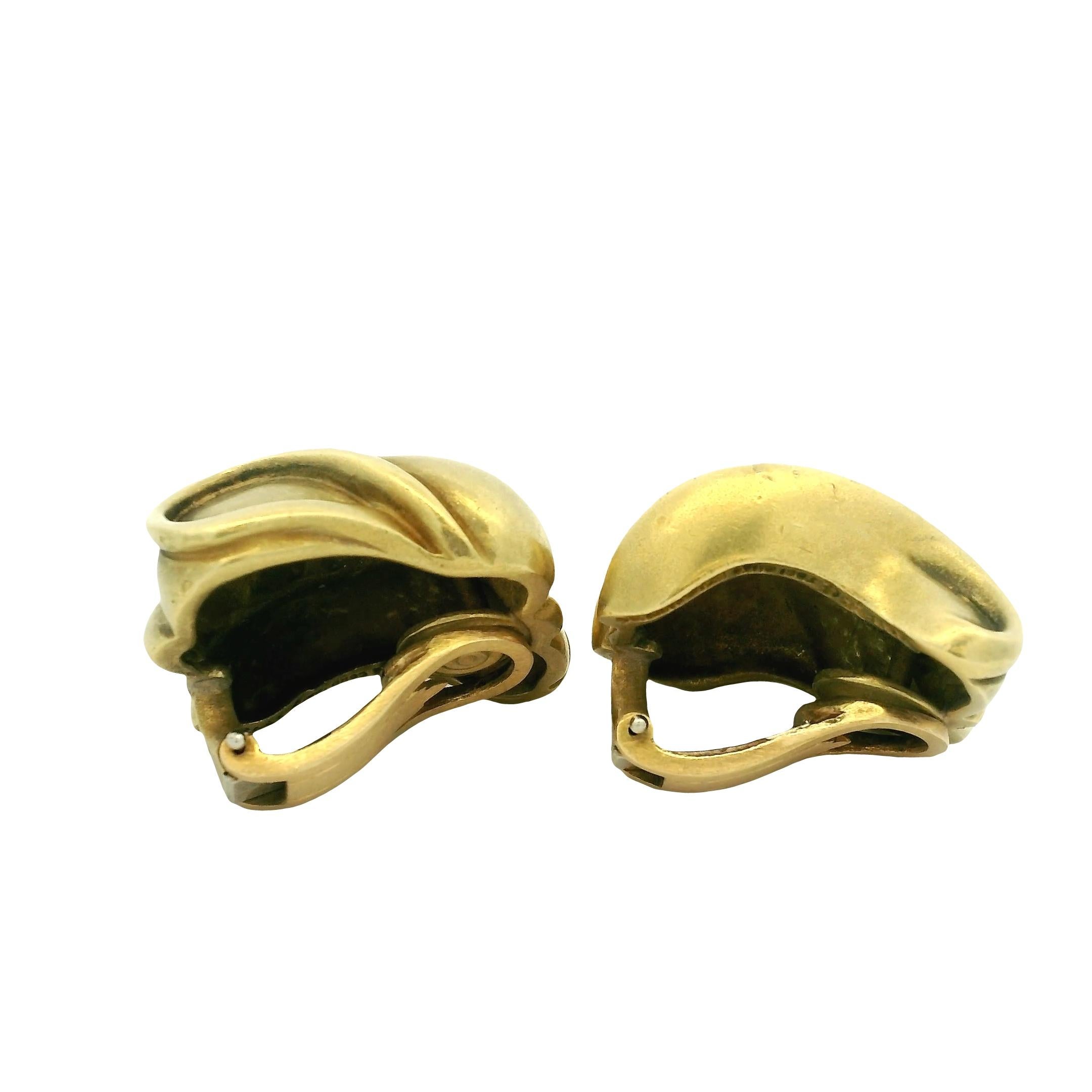 Barry Kieselstein-Cord  Retired 18 Karat Gold Scroll Vintage Earrings In Excellent Condition For Sale In Miami, FL