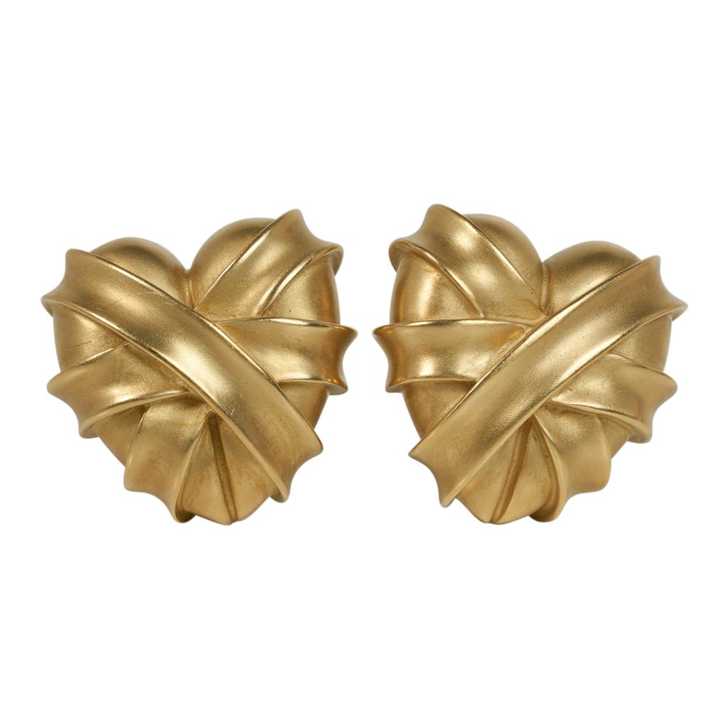 Barry Kieselstein-Cord Boucles d'oreilles en or 18 carats avec cœurs enveloppés Pour femmes en vente