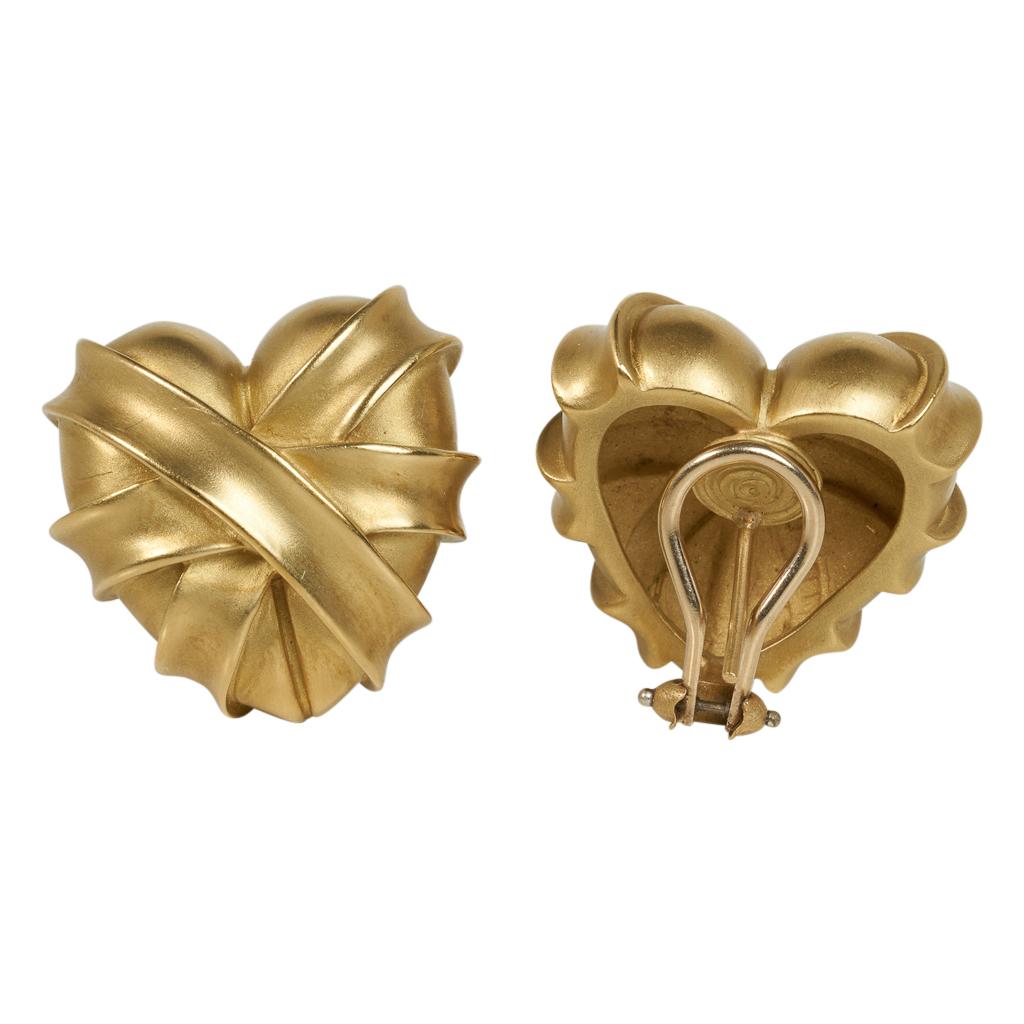 Barry Kieselstein-Cord Boucles d'oreilles en or 18 carats avec cœurs enveloppés en vente 1