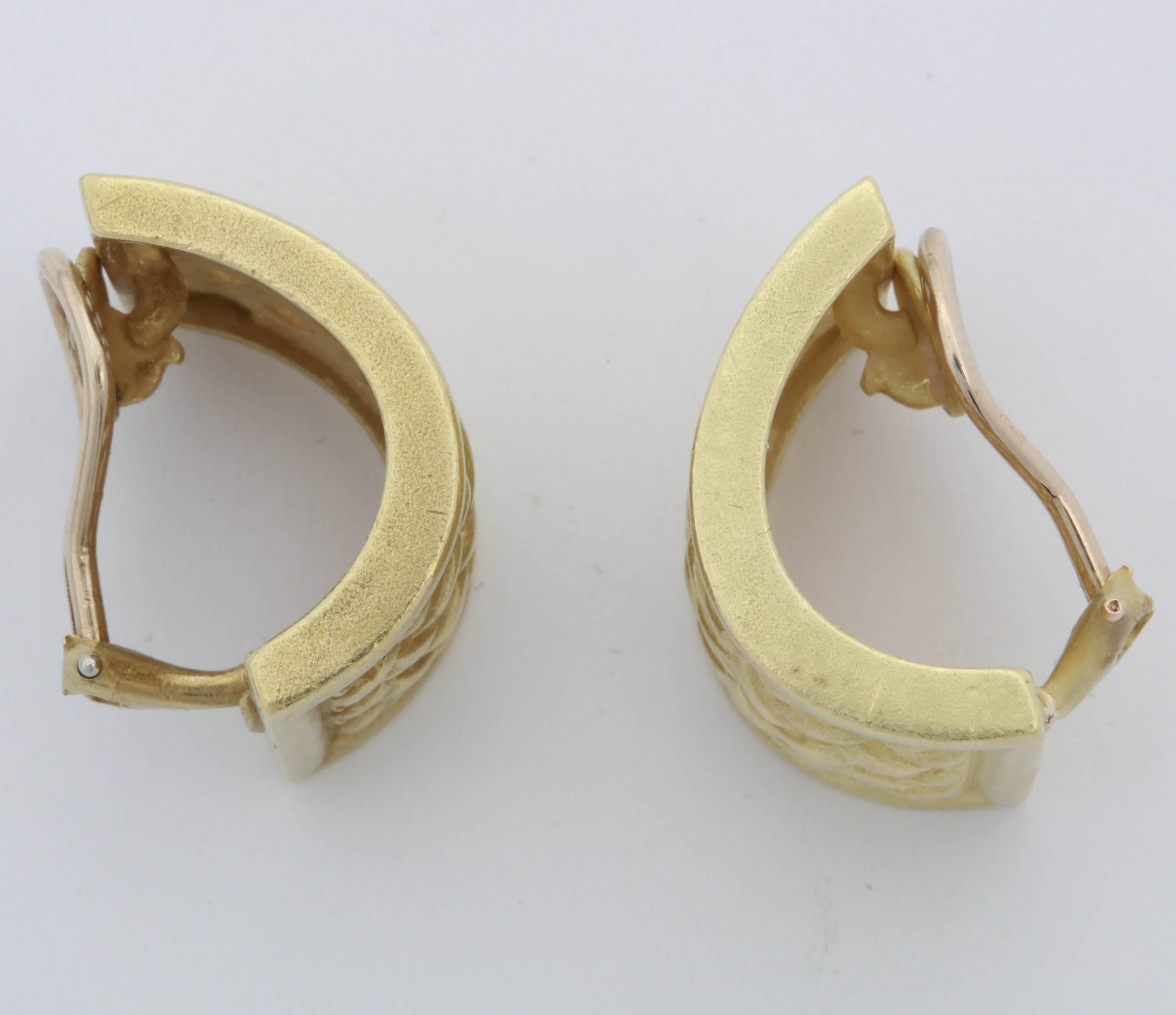 Barry Kiselstein Cord Unusual Basket Weave Pattern Gold Clip Back Earrings In Excellent Condition In New York, NY
