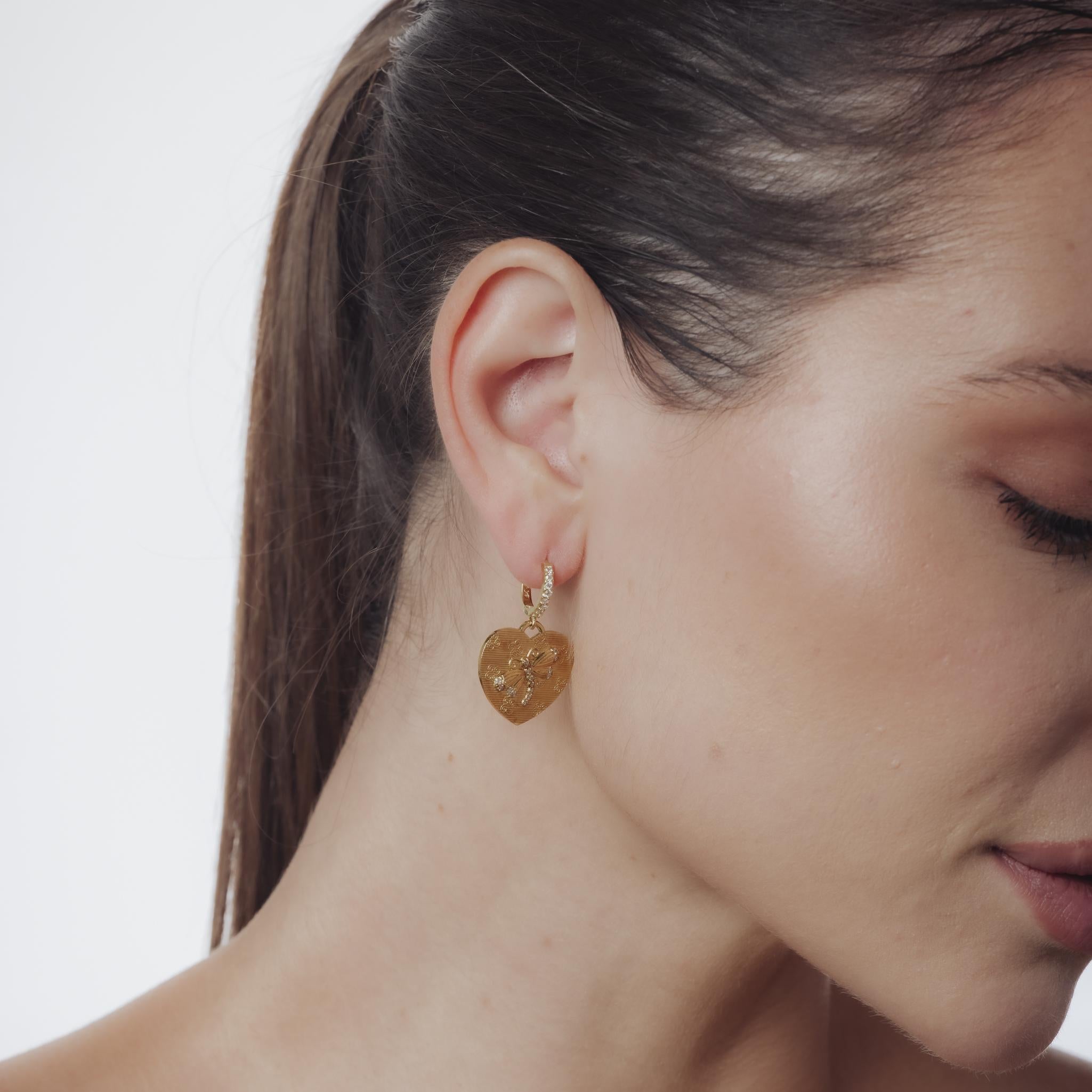 Taille brillant Boucles d'oreilles cœur libellule en or jaune 18k avec diamants Barry Kronen