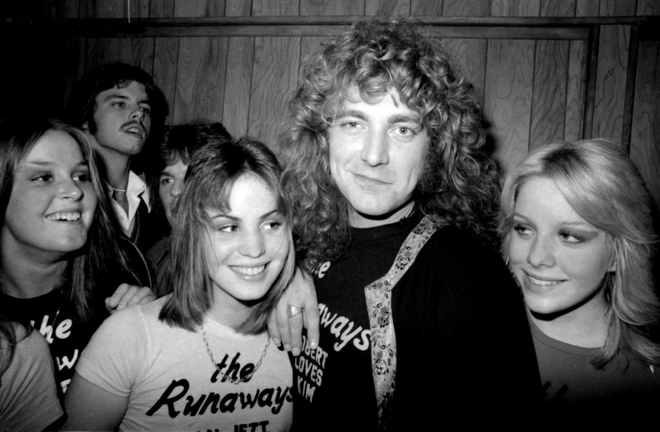 Barry Schultz Black and White Photograph - Robert Plant with The Runaways, Joan Jett and Cherie Currie