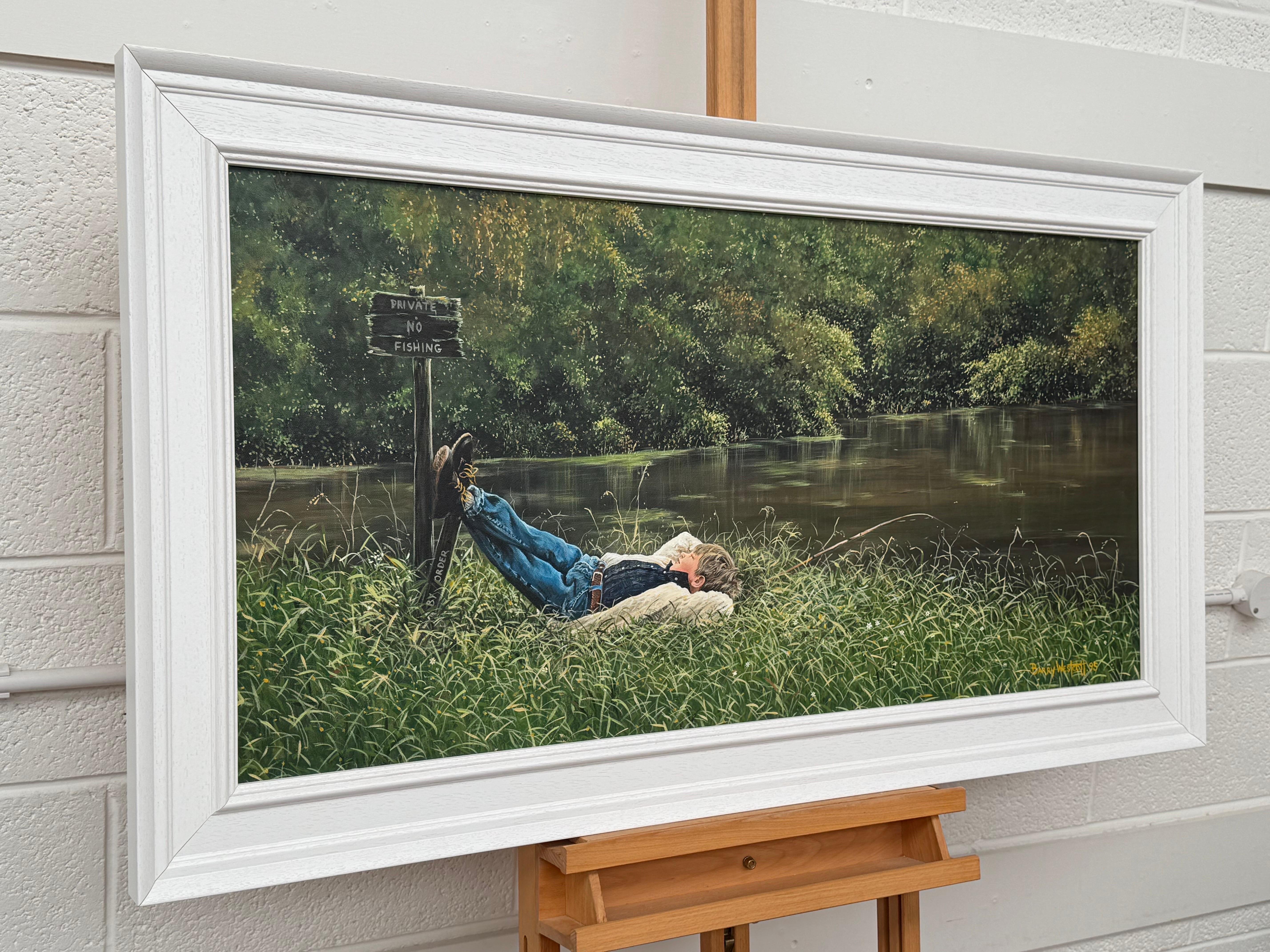 Junger Junge beim Angeln an einem schönen Fluss in üppiger grüner englischer Landschaft – Painting von Barry Westcott