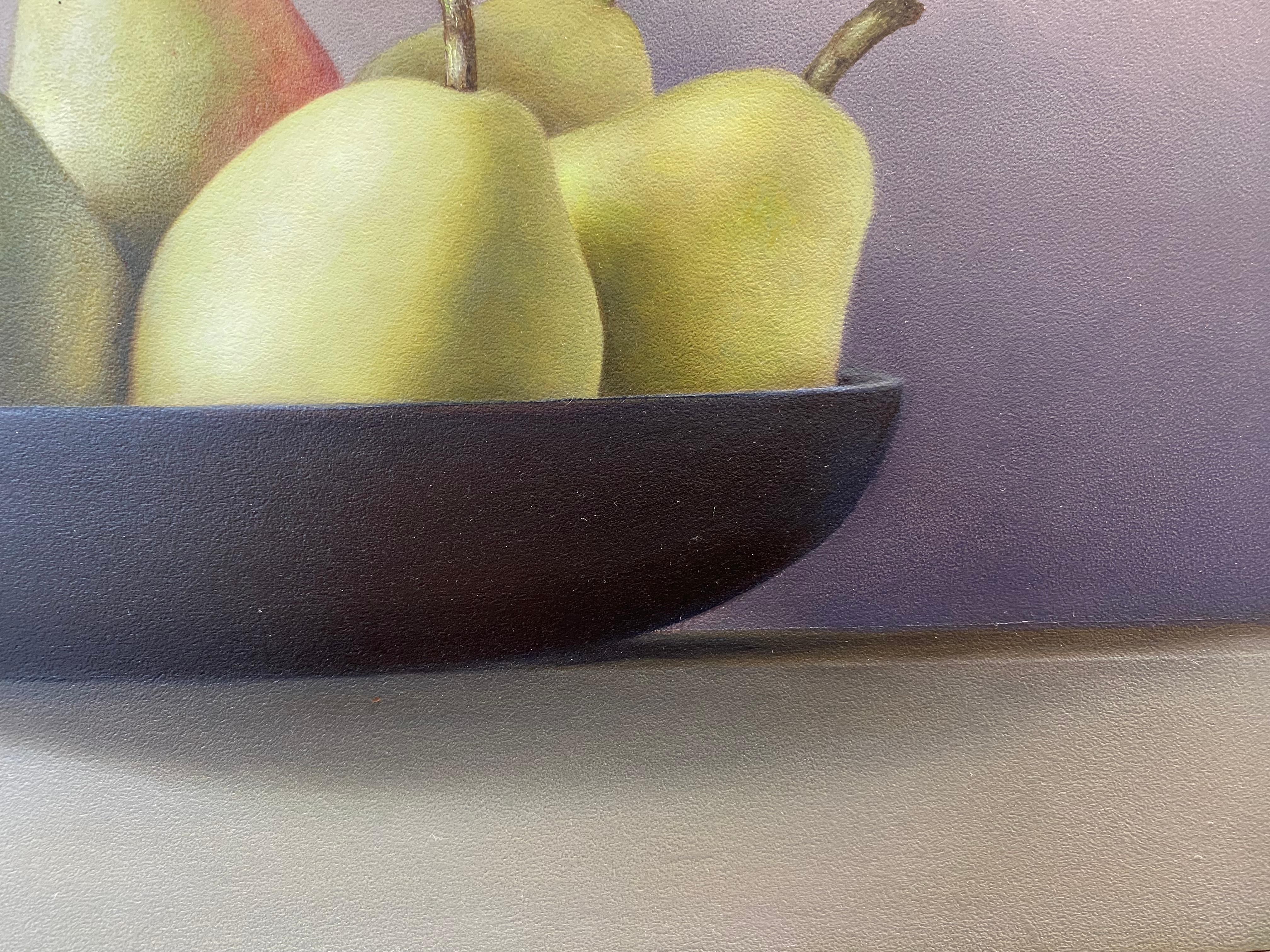 Still life with Pears -21st Century Contemporary Realistic Painting of Fruit im Angebot 3