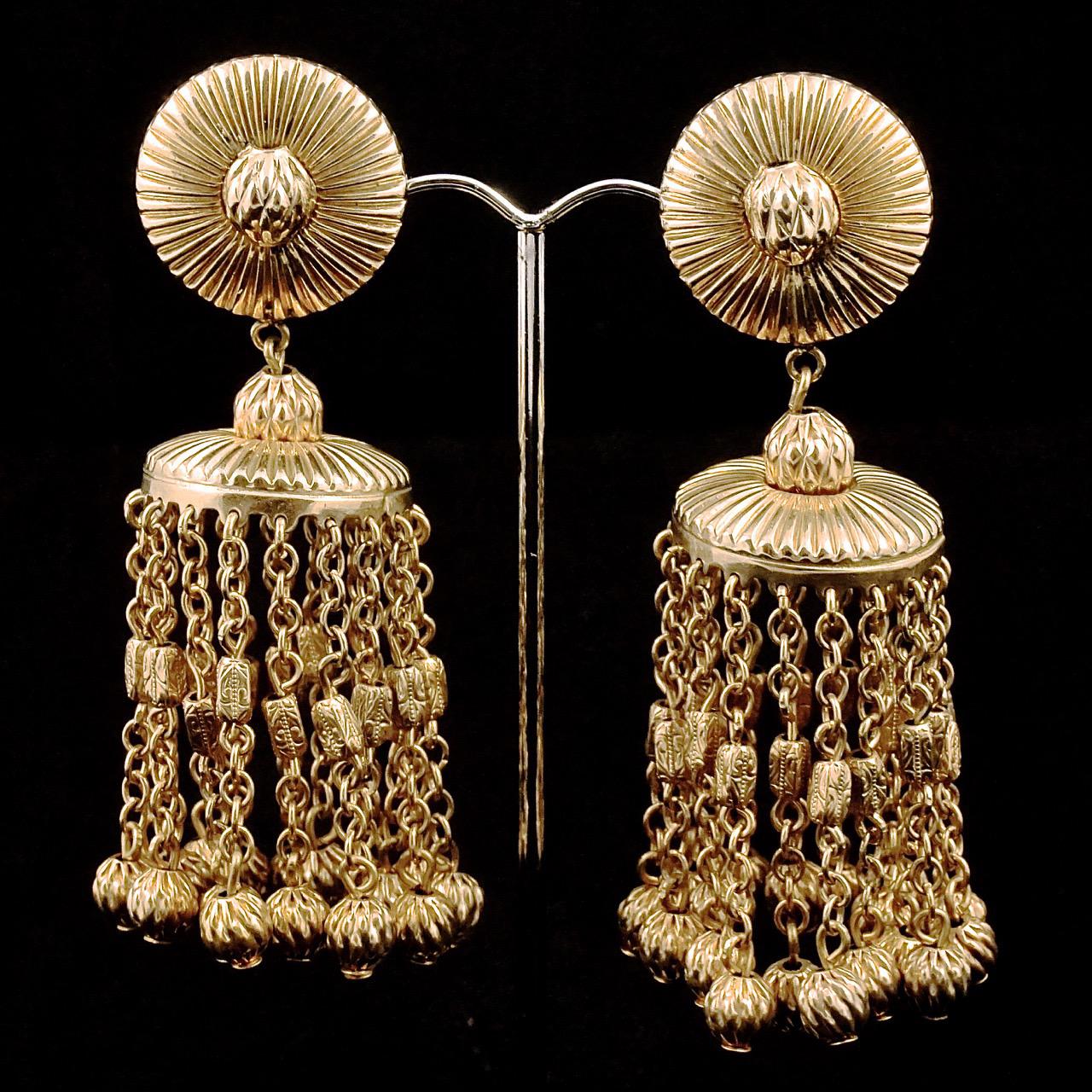 Bartek Gold Tone Chandelier Statement Clip On Earrings In Good Condition For Sale In London, GB