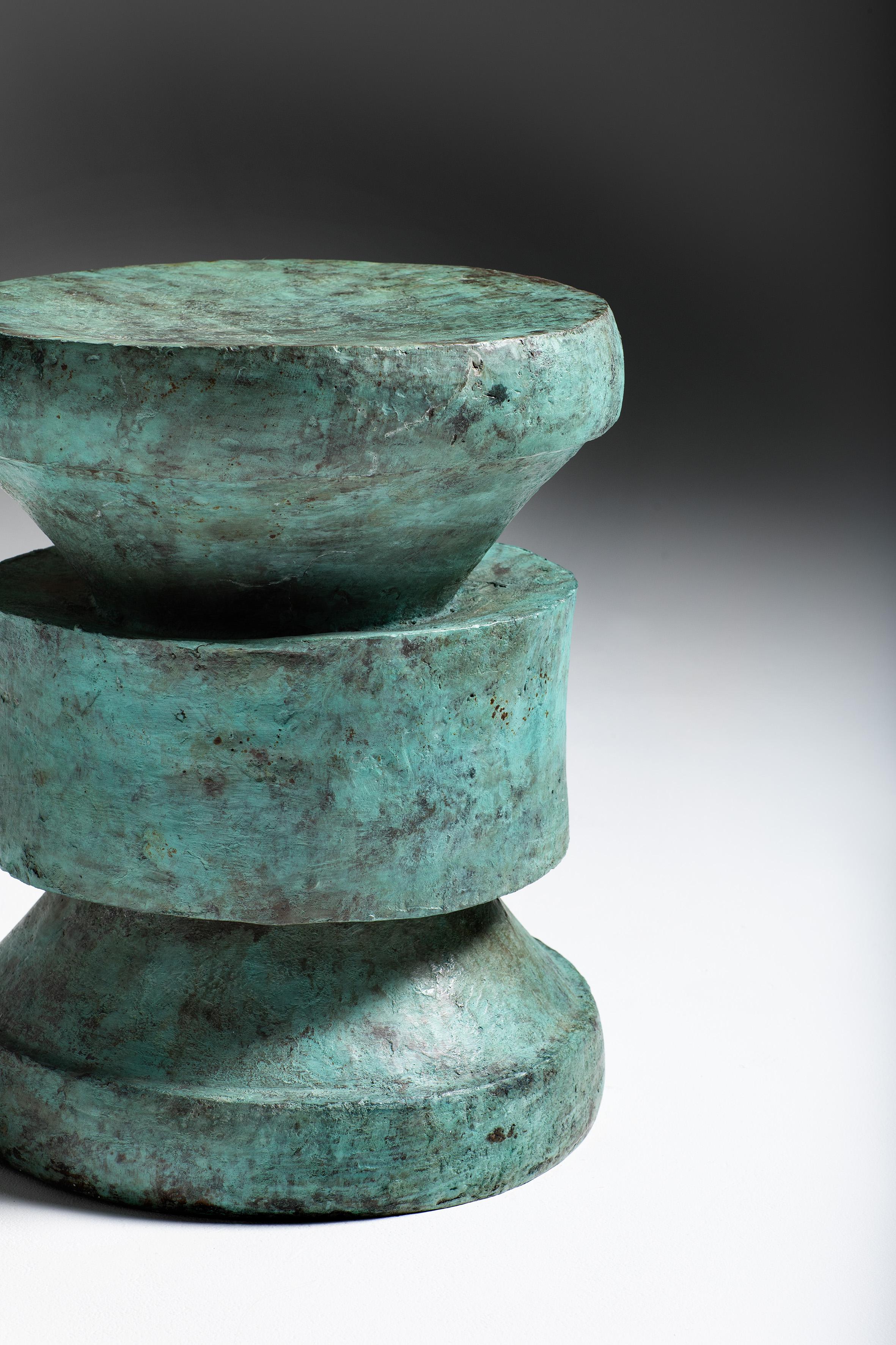 Barth Hocker Bronze, Memphis, Frankreich, Le Berre Vevaud
Empreinte Collection'S
Verdigris-Bronze

In ihrer zweiten Kollektion unterstreichen Raphaël Le Berre und Thomas Vevaud mit einzigartigen Möbelkreationen das 