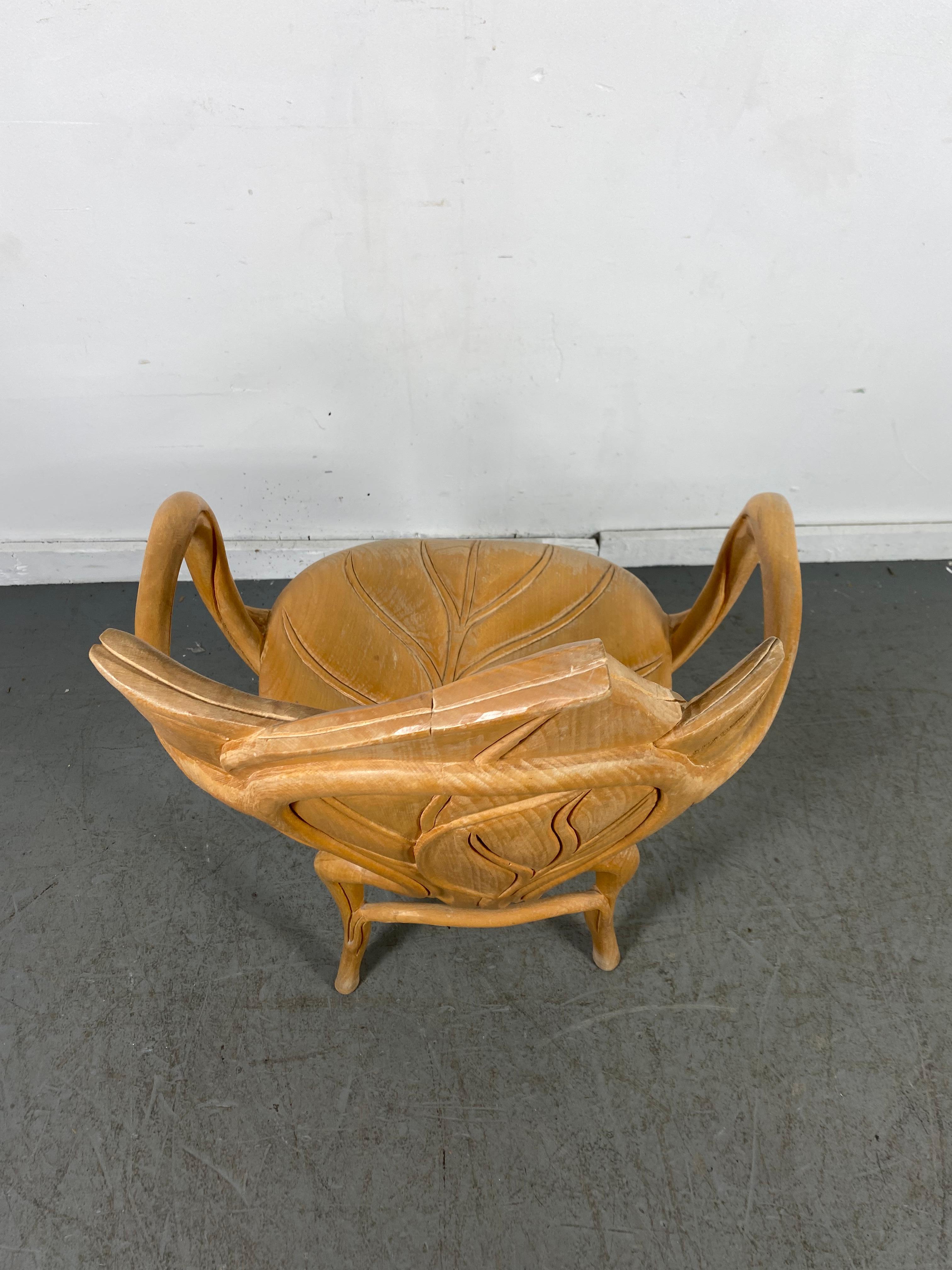 Bartolozzi & Maioli Carved Wooden Leaf Armchair In Good Condition For Sale In Buffalo, NY