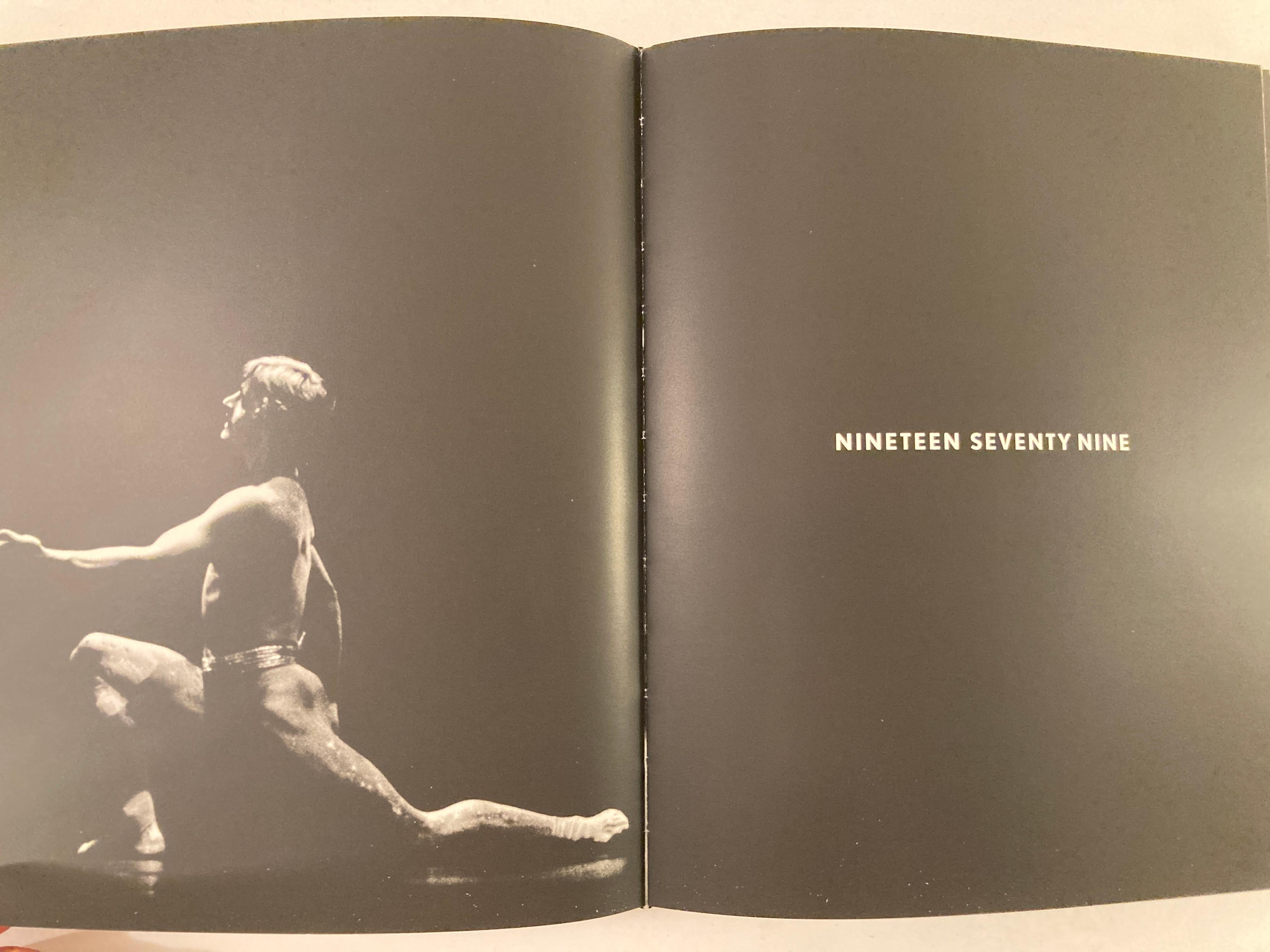 Livre d'art de collection Baryshnikov en dos et blanc par Mikhail Baryshnikov en vente 3
