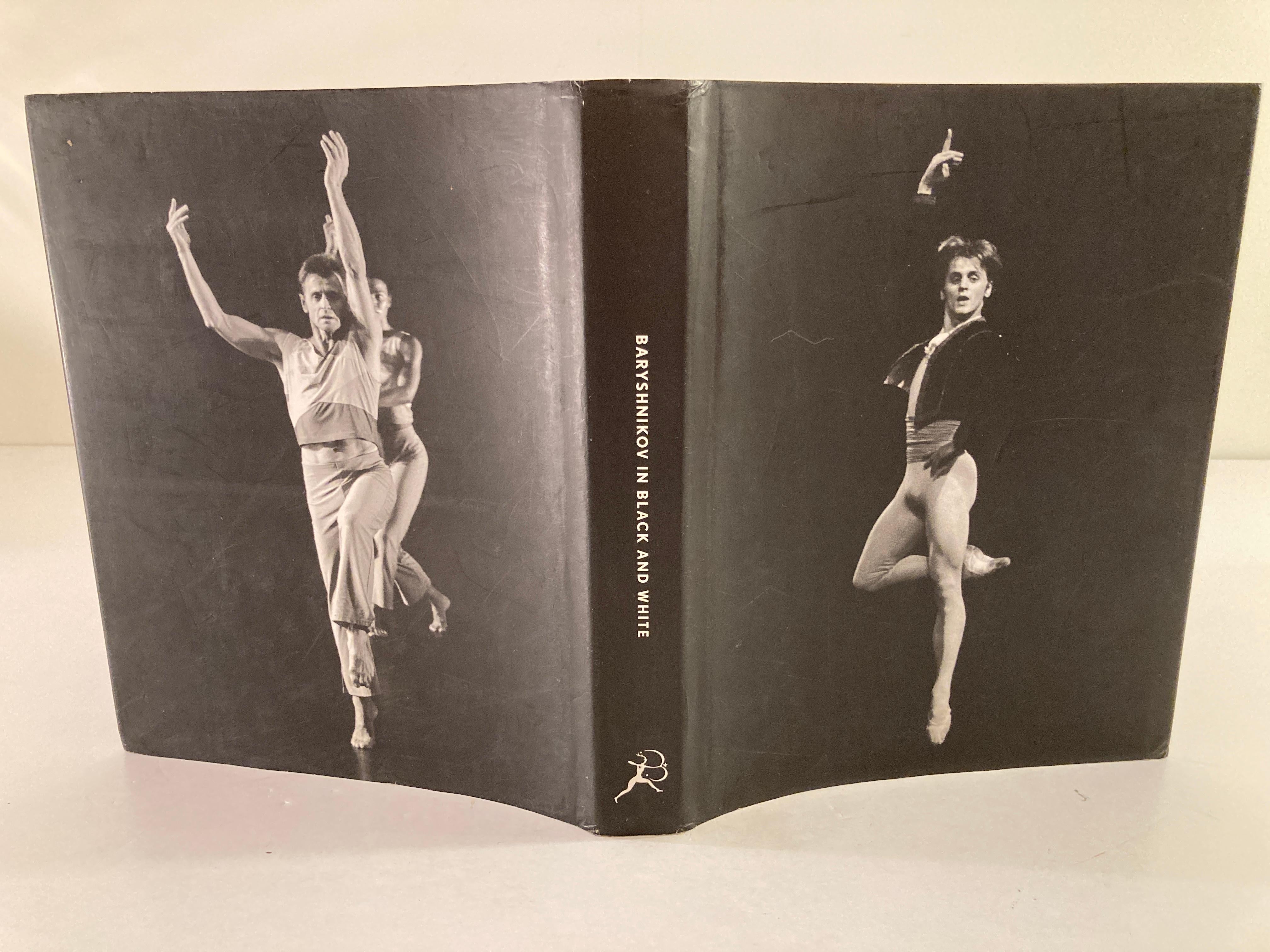 Livre d'art de collection Baryshnikov en dos et blanc par Mikhail Baryshnikov en vente 11