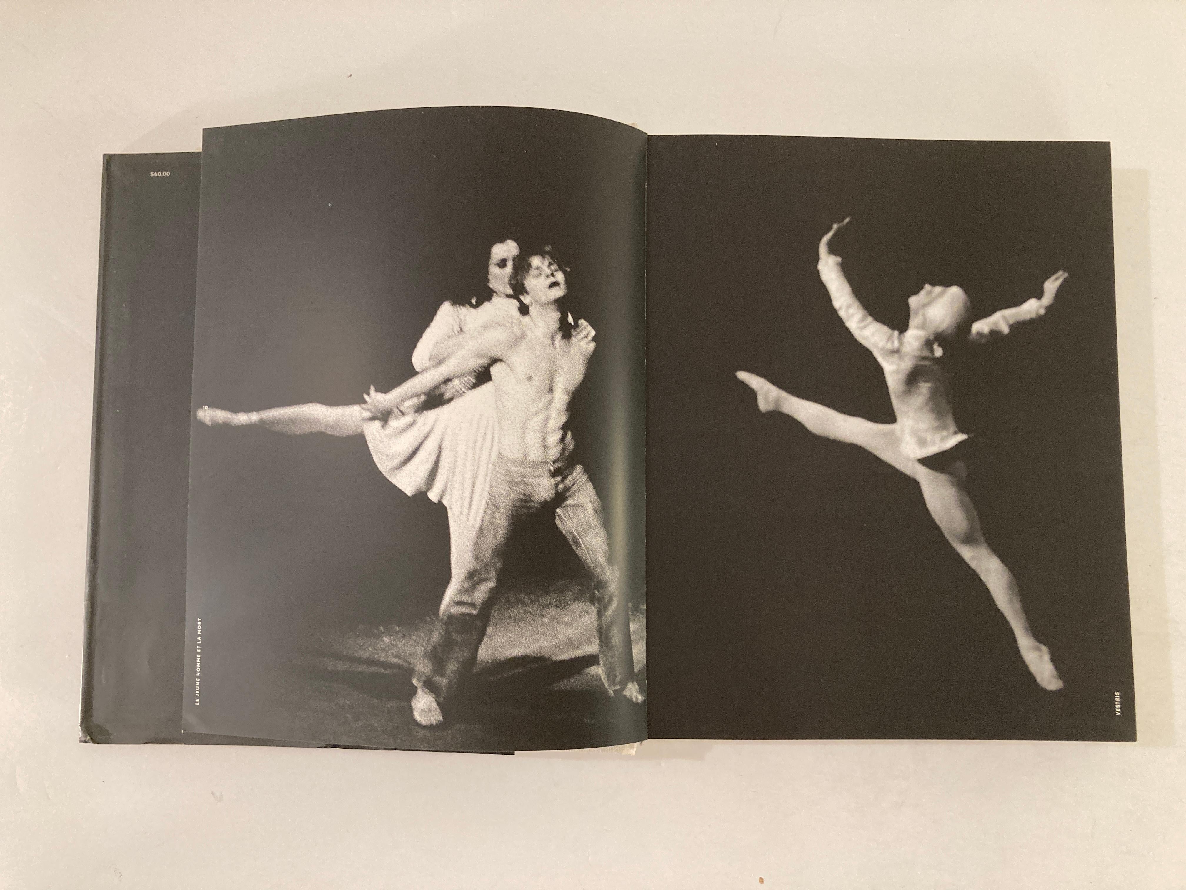Baryshnikov in Back and White by Mikhail Baryshnikov Collectible Art Book In Good Condition For Sale In North Hollywood, CA