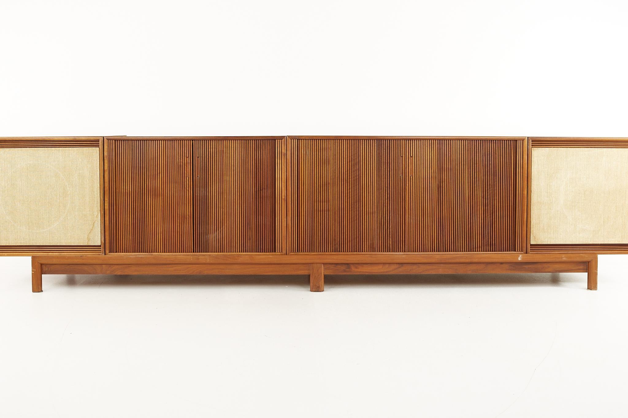 Barzilay Mid Century Modular Tambour Door Stereo Console and Bar In Good Condition In Countryside, IL