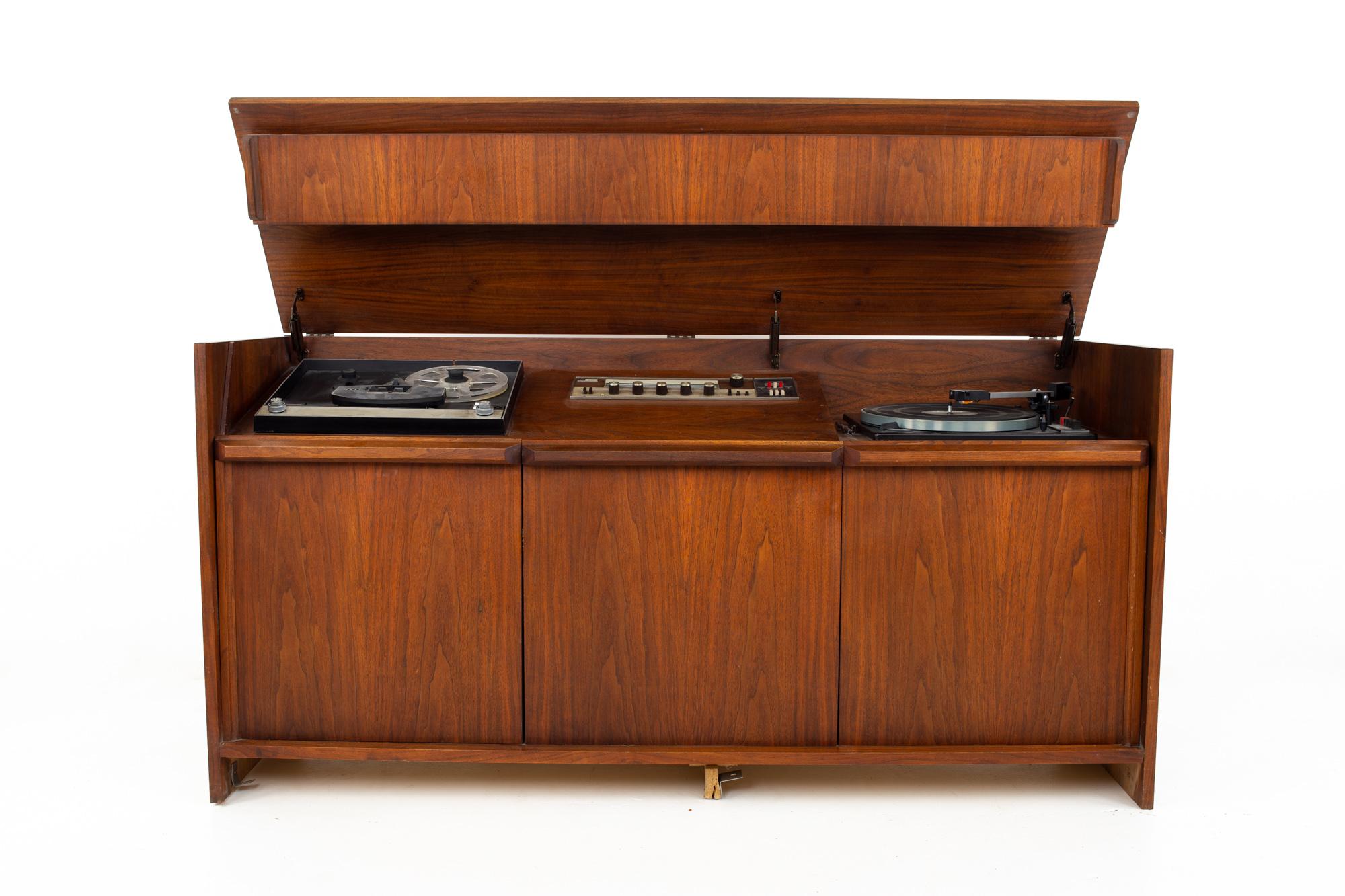 Mid-20th Century Barzilay Mid Century Stereo Console For Sale