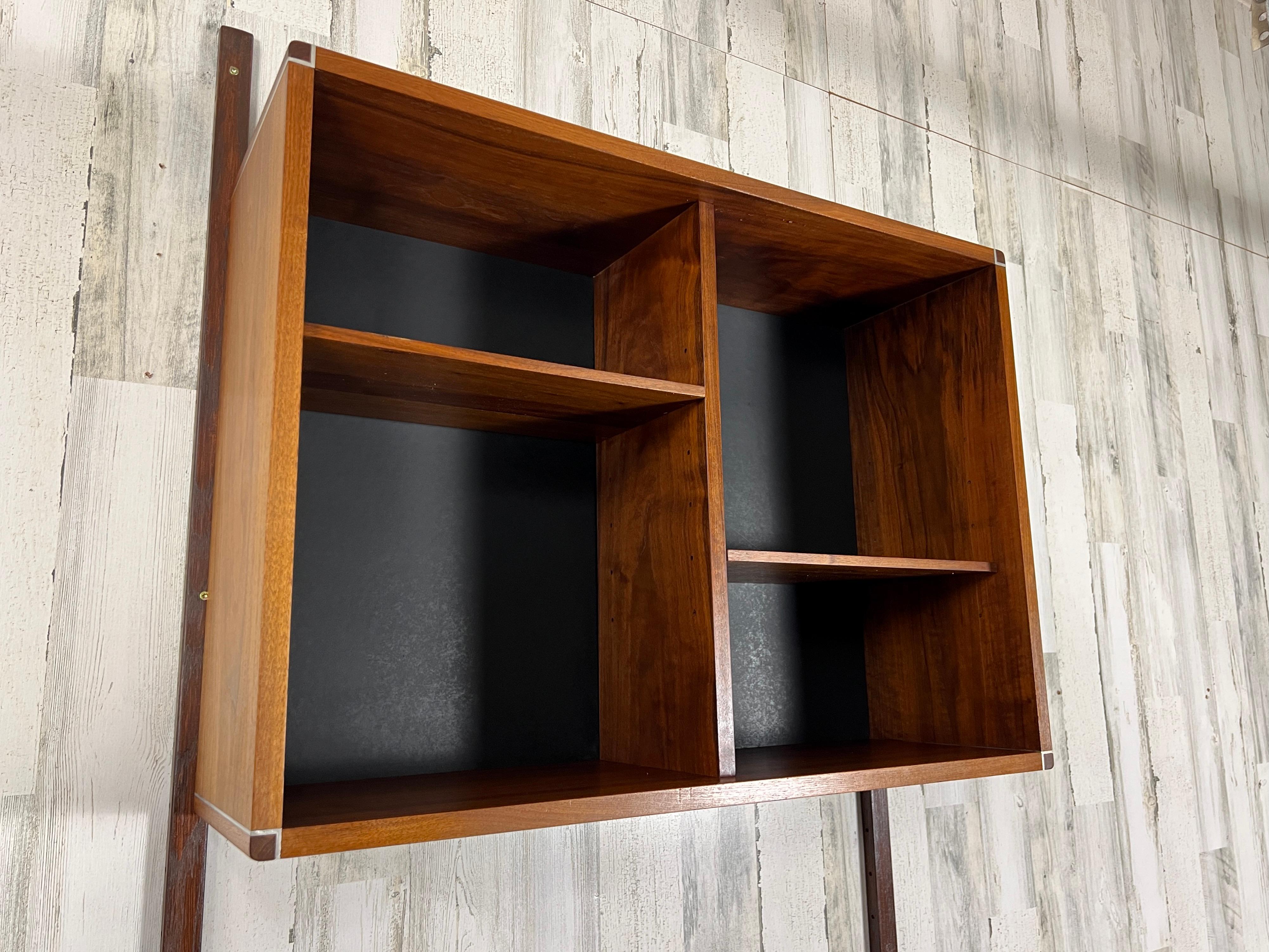 Barzilay wall unit In Good Condition For Sale In Denton, TX