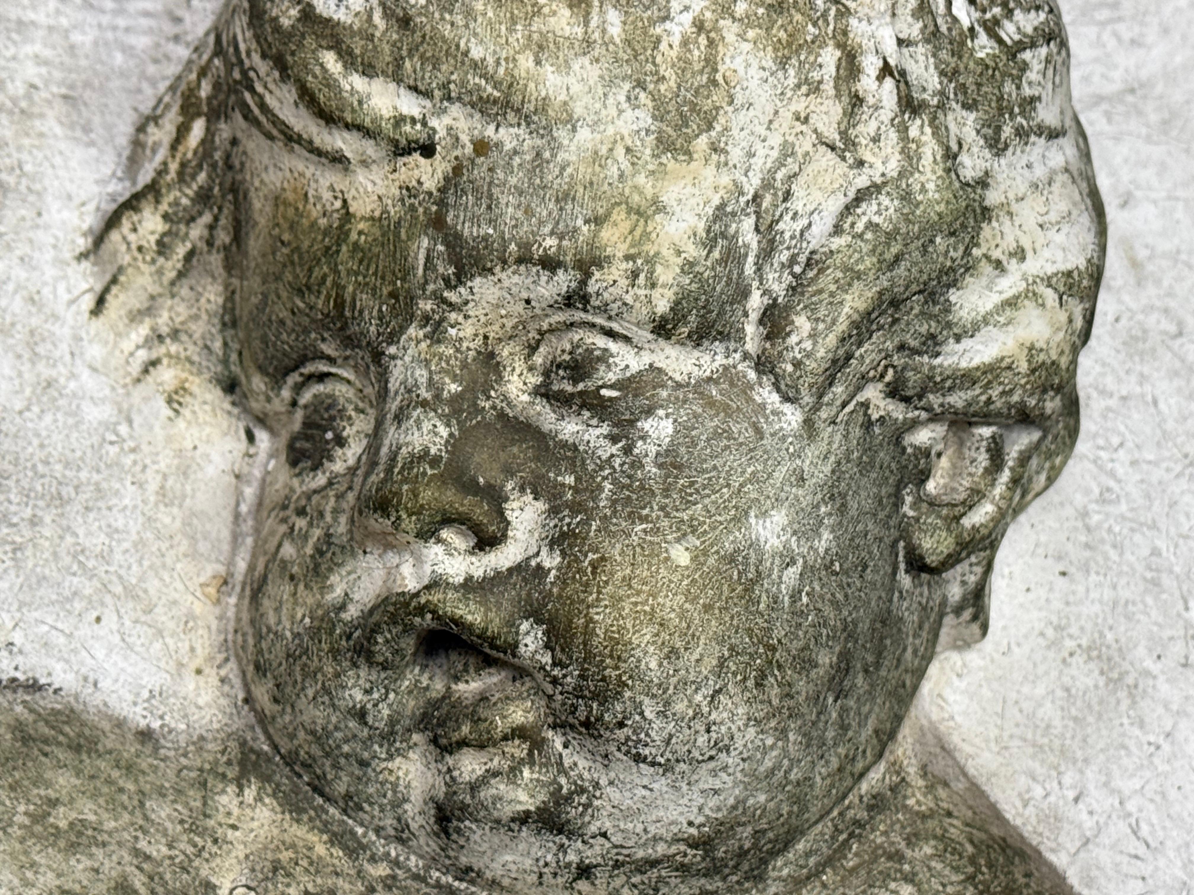 Bas-relief représentant des figures de chérubins C.C. C. 1900 en vente 1