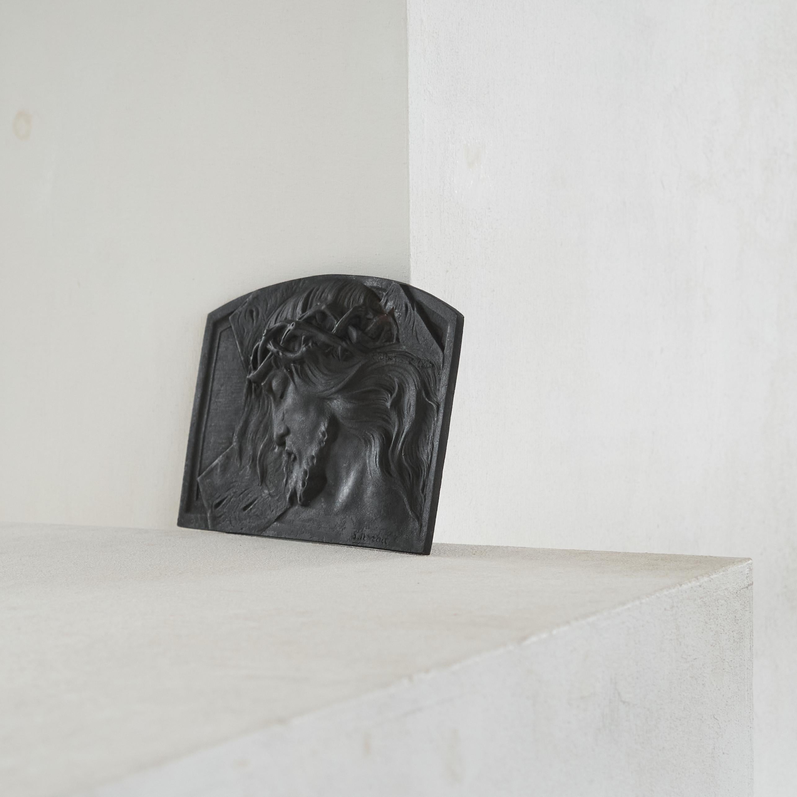 Art Déco Bassorilievo 'Cristo con corona di spine' in bronzo fuso dell'inizio del XX secolo in vendita