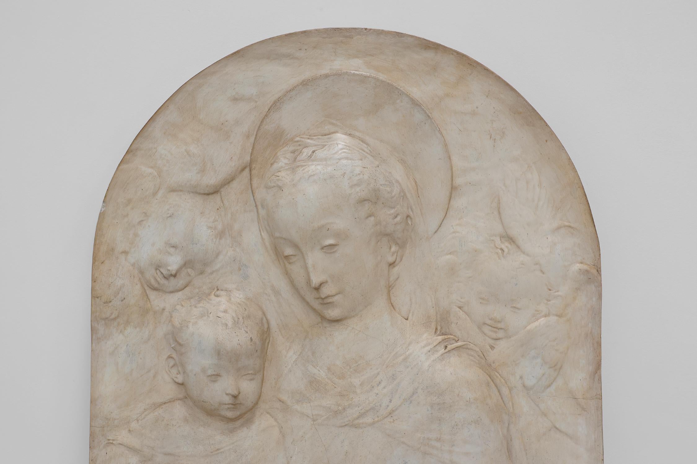 Italia / 1880 / Opera d'arte Madonna con bambino /  Antonio Rossellino / gesso / Barocco

Grande bassorilievo di Madonna con bambino in gesso. Le raffigurazioni della Vergine con Bambino dello scultore rinascimentale Florentine Antonio Rossellino