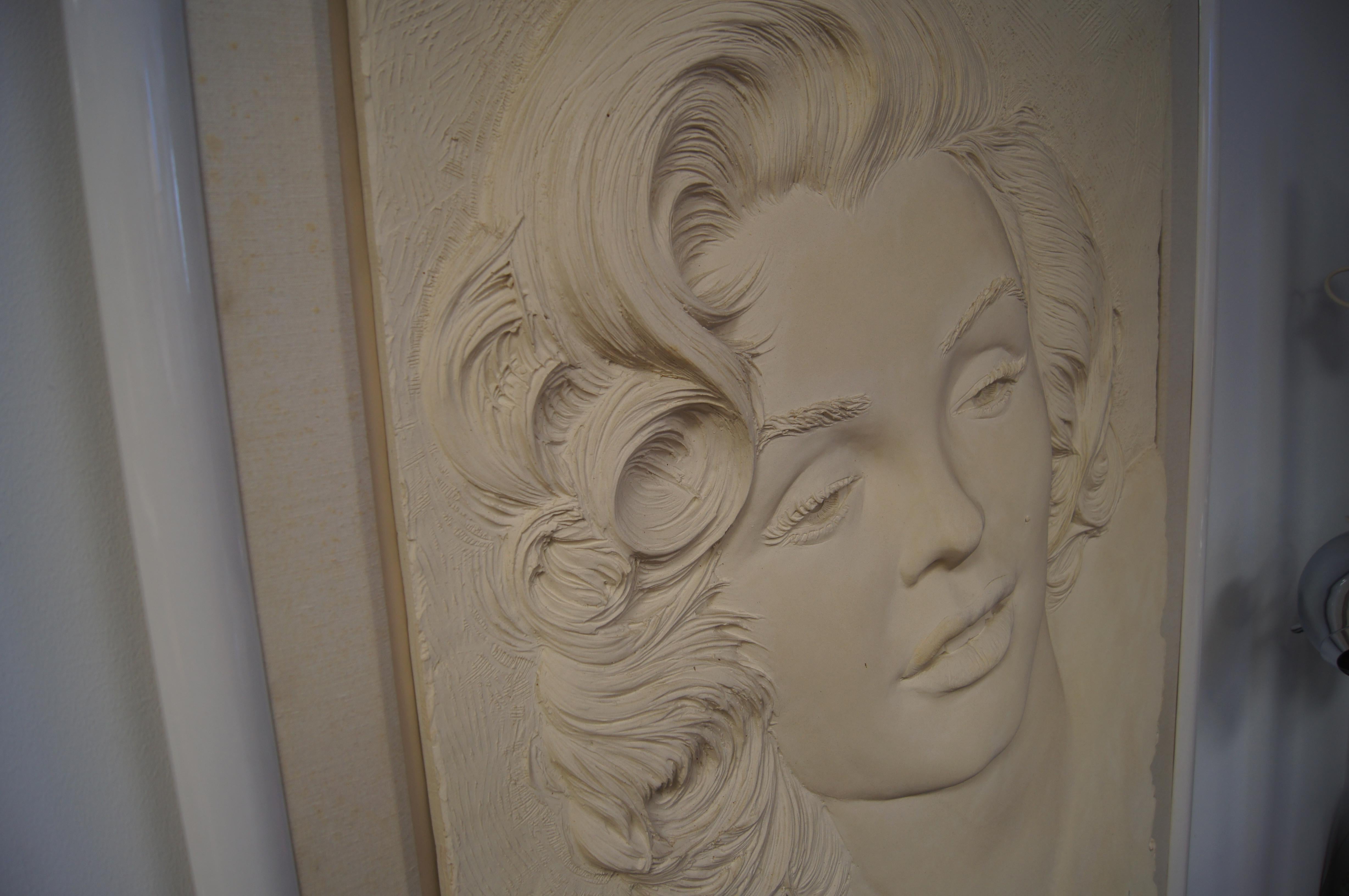 Bas-Relief von Marilyn Monroe von Bill Mack (amerikanisch) im Angebot