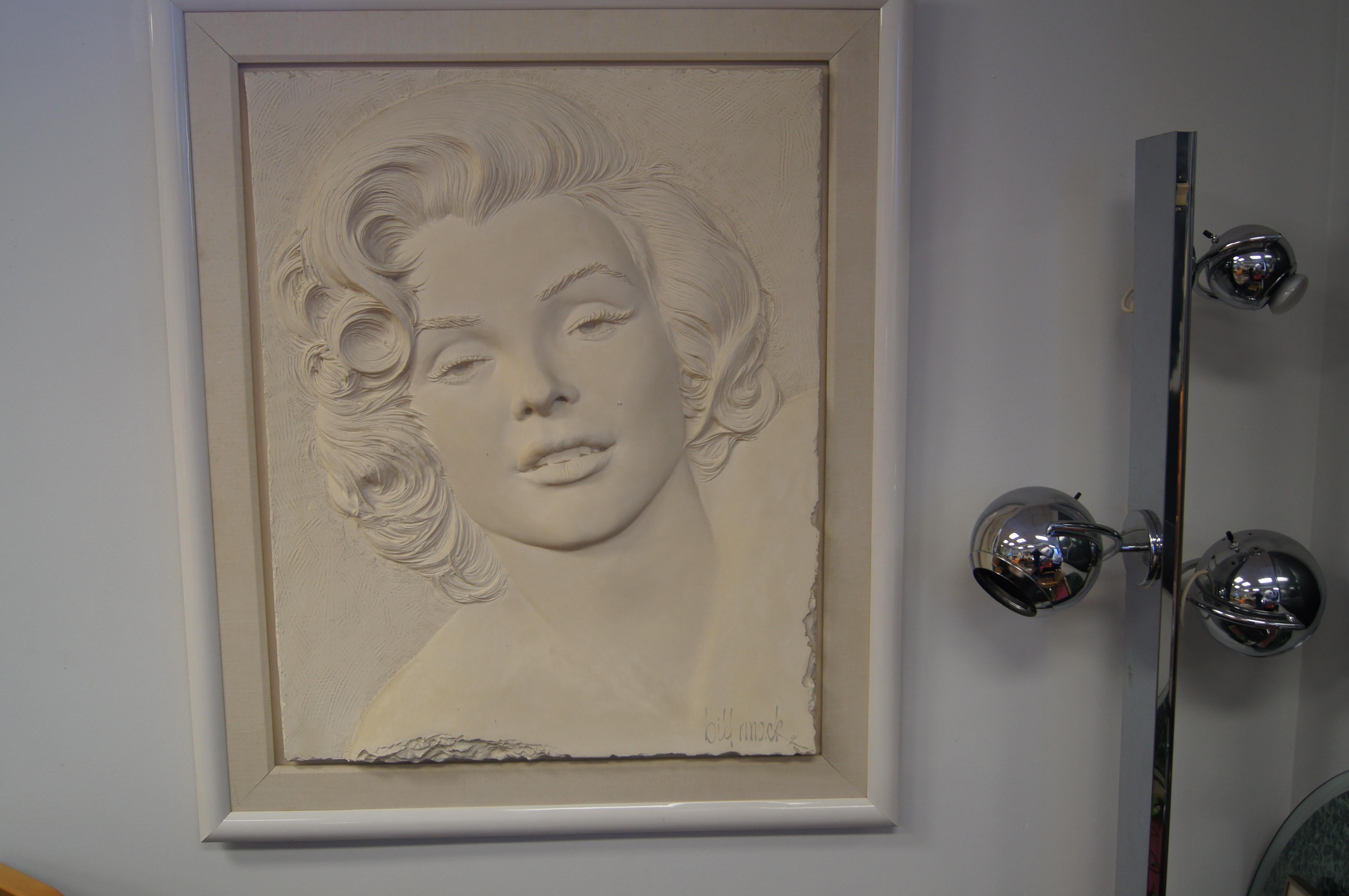 Bas-Relief von Marilyn Monroe von Bill Mack (Harz) im Angebot