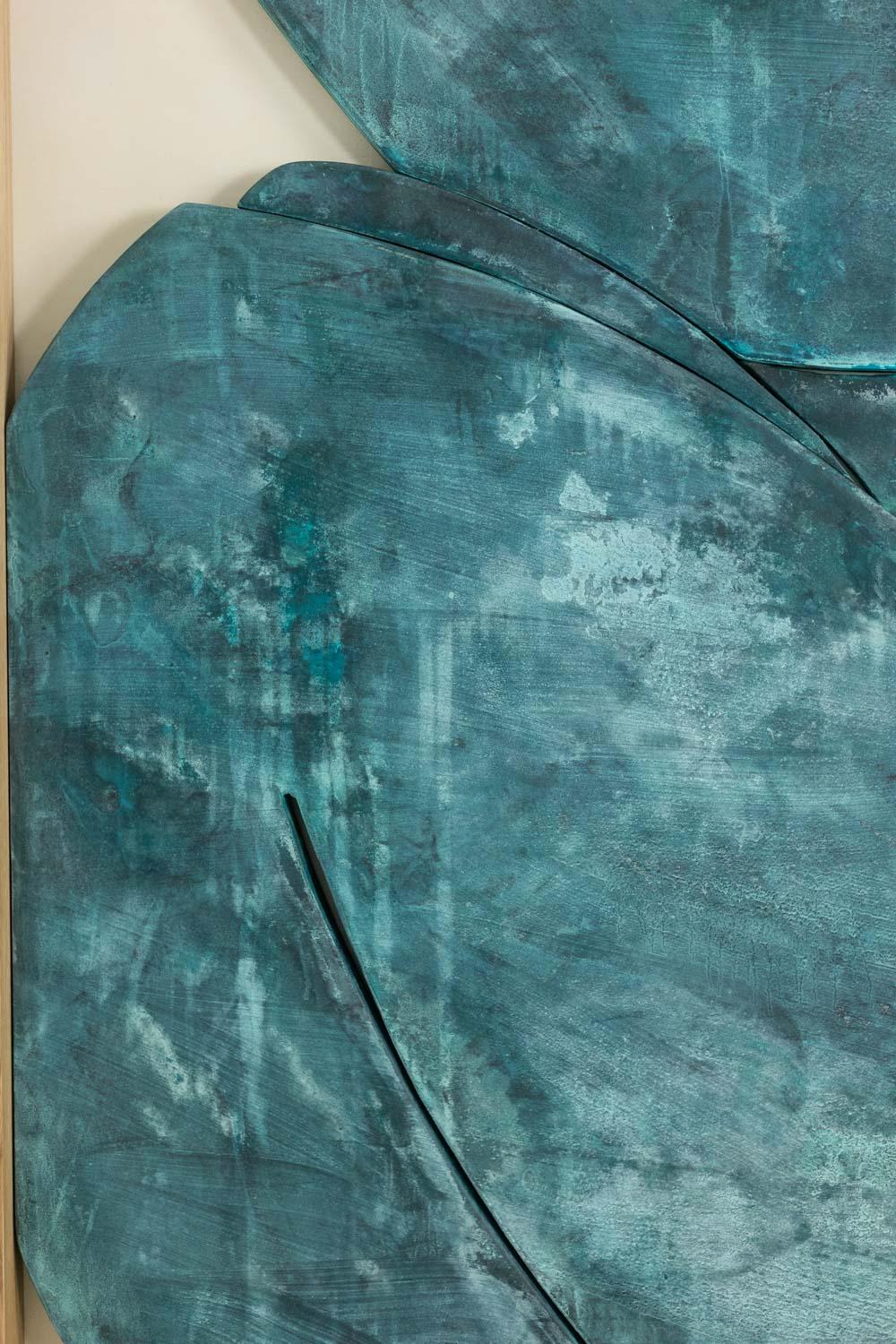 Basrelief-Tafel Sortez du cadre! aus Holz und oxidiertem Kupfer. (20. Jahrhundert) im Angebot