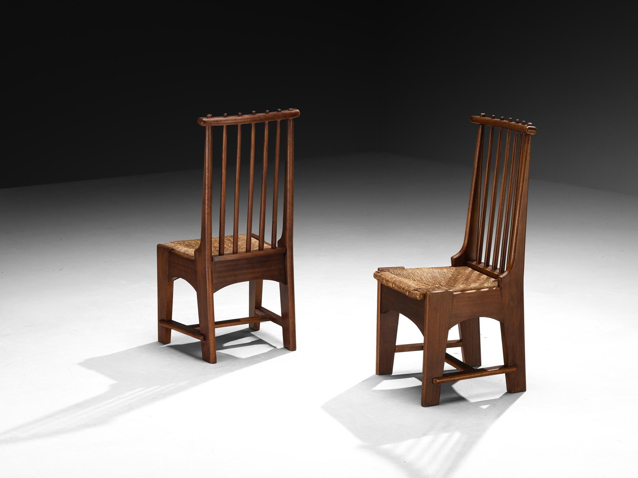 Bas van Pelt pour My Home, paire de chaises de salle à manger, acajou, jonc, Pays-Bas, années 1940

Ces chaises de salle à manger, conçues par Bas van Pelt dans les années 1940, reflètent une fusion subtile de clarté architecturale et de chaleur