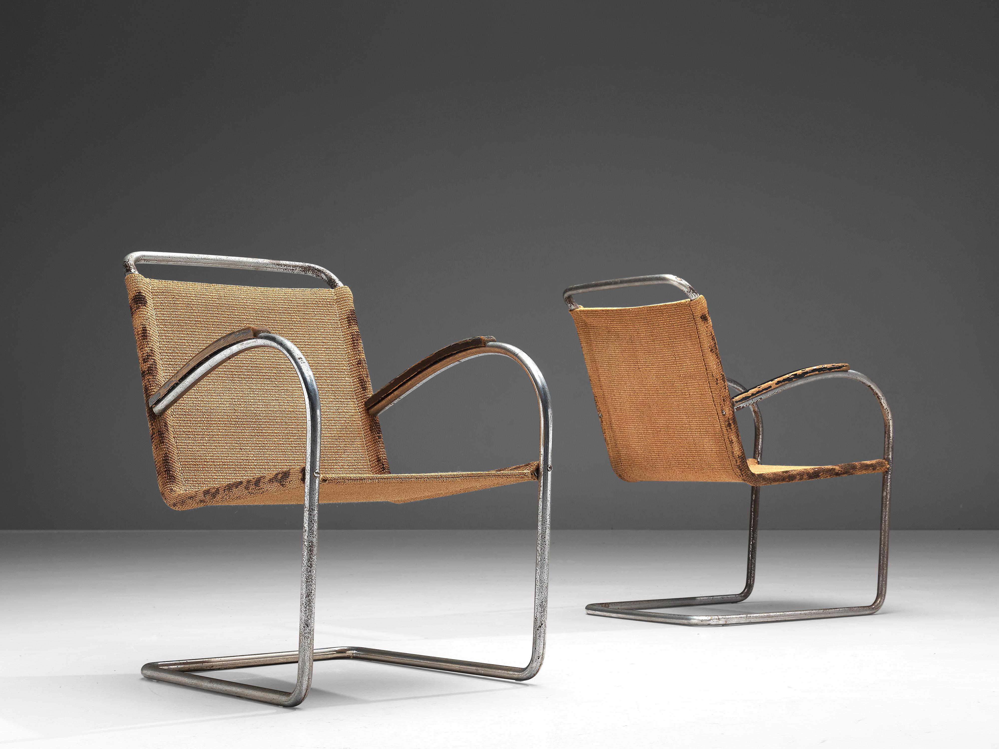 Bas van Pelt für E.M.S. Overschie, Paar Sessel, verchromter Stahl, Sisal, lackiertes Holz, Niederlande, 1930er Jahre.

Diese originalen bequemen Stühle stammen von dem niederländischen Innenarchitekten und Möbeldesigner Bas van Pelt (1900-1945) und