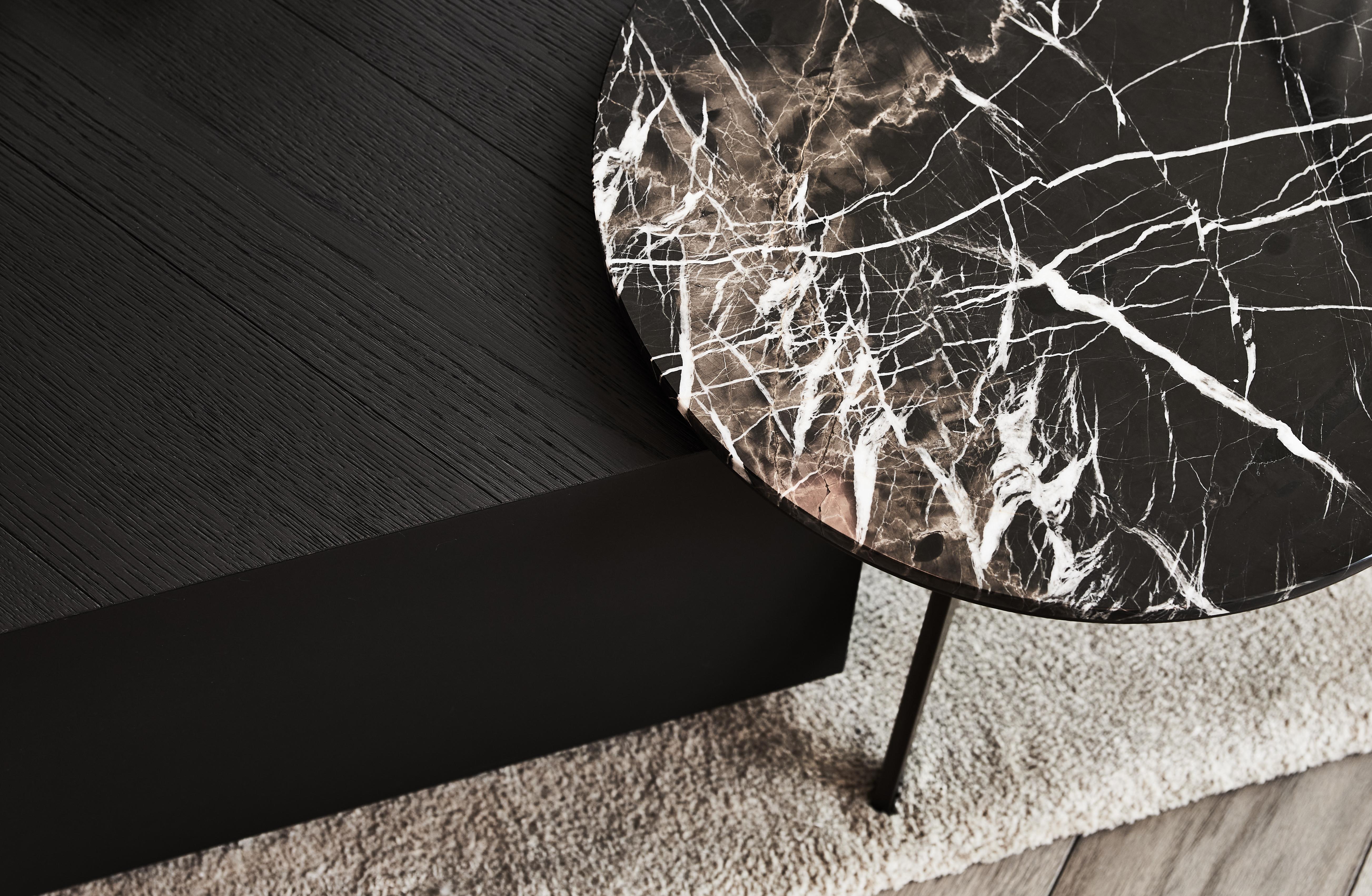 Style international Table basse en basalte conçue par Dami, Pays-Bas en vente