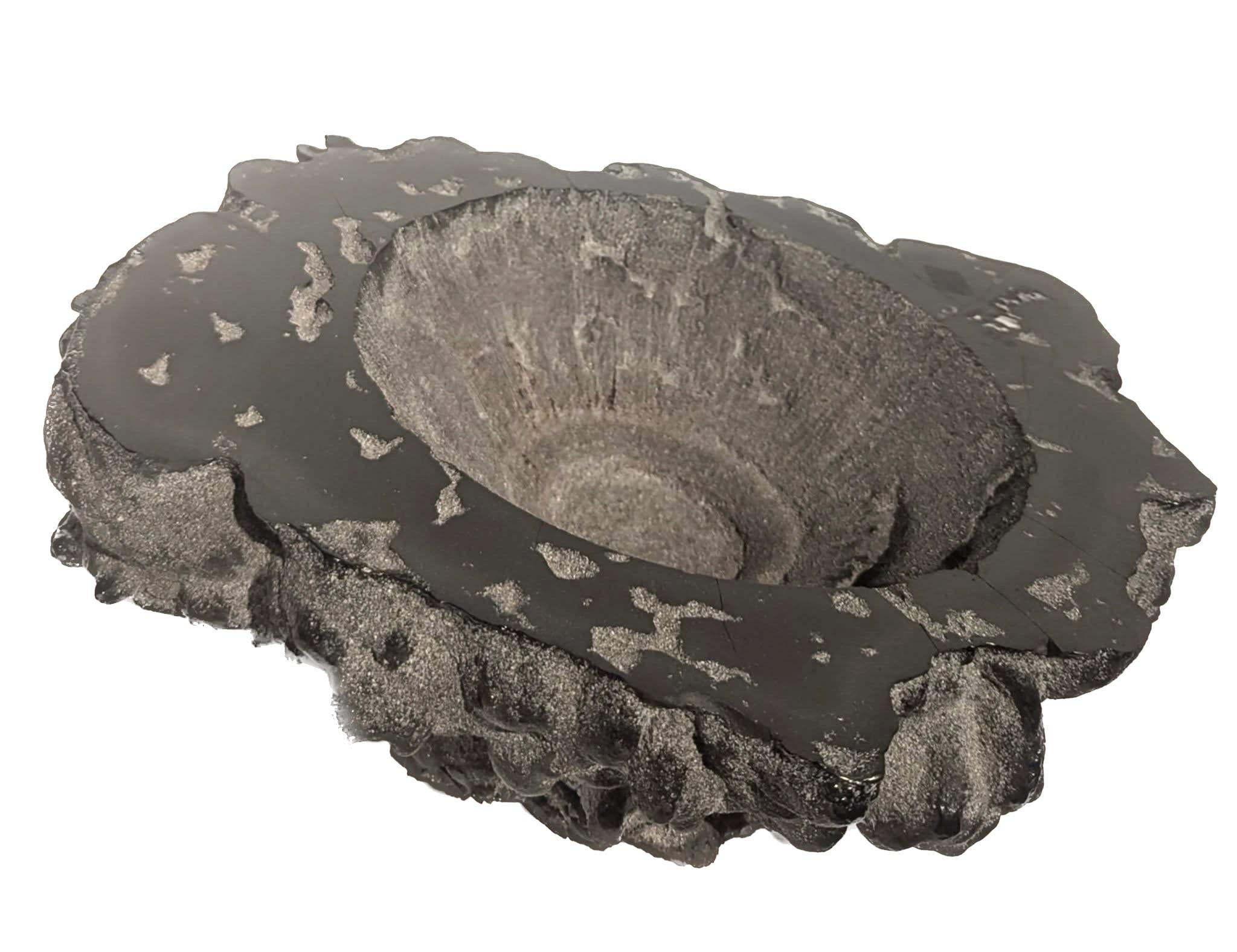Tchèque Bol en basalte et roche de lave en vente