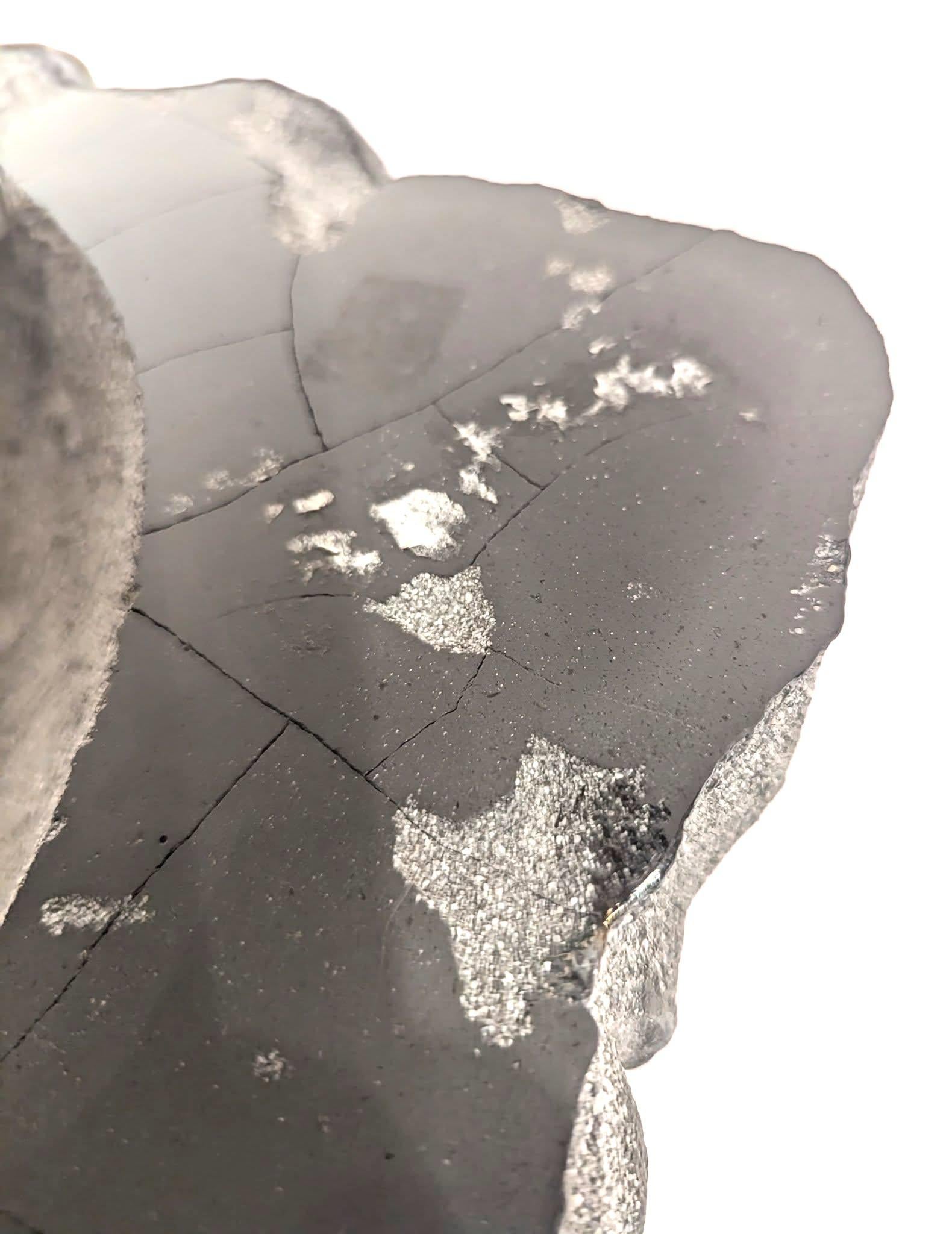 Bol en basalte et roche de lave Neuf - En vente à Miami, FL