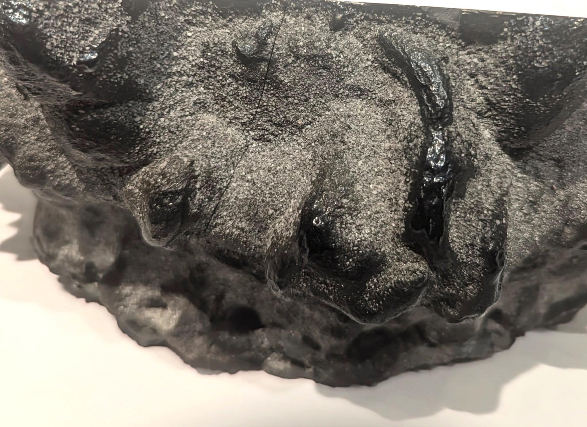 XXIe siècle et contemporain Bol en basalte et roche de lave en vente