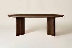 Basalto-Tisch aus Massivholz, Esche in handgefertigter brauner Oberfläche, zeitgenössisch