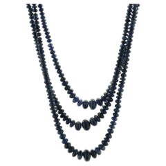 Collana di perle di zaffiro graduate in metallo e filo