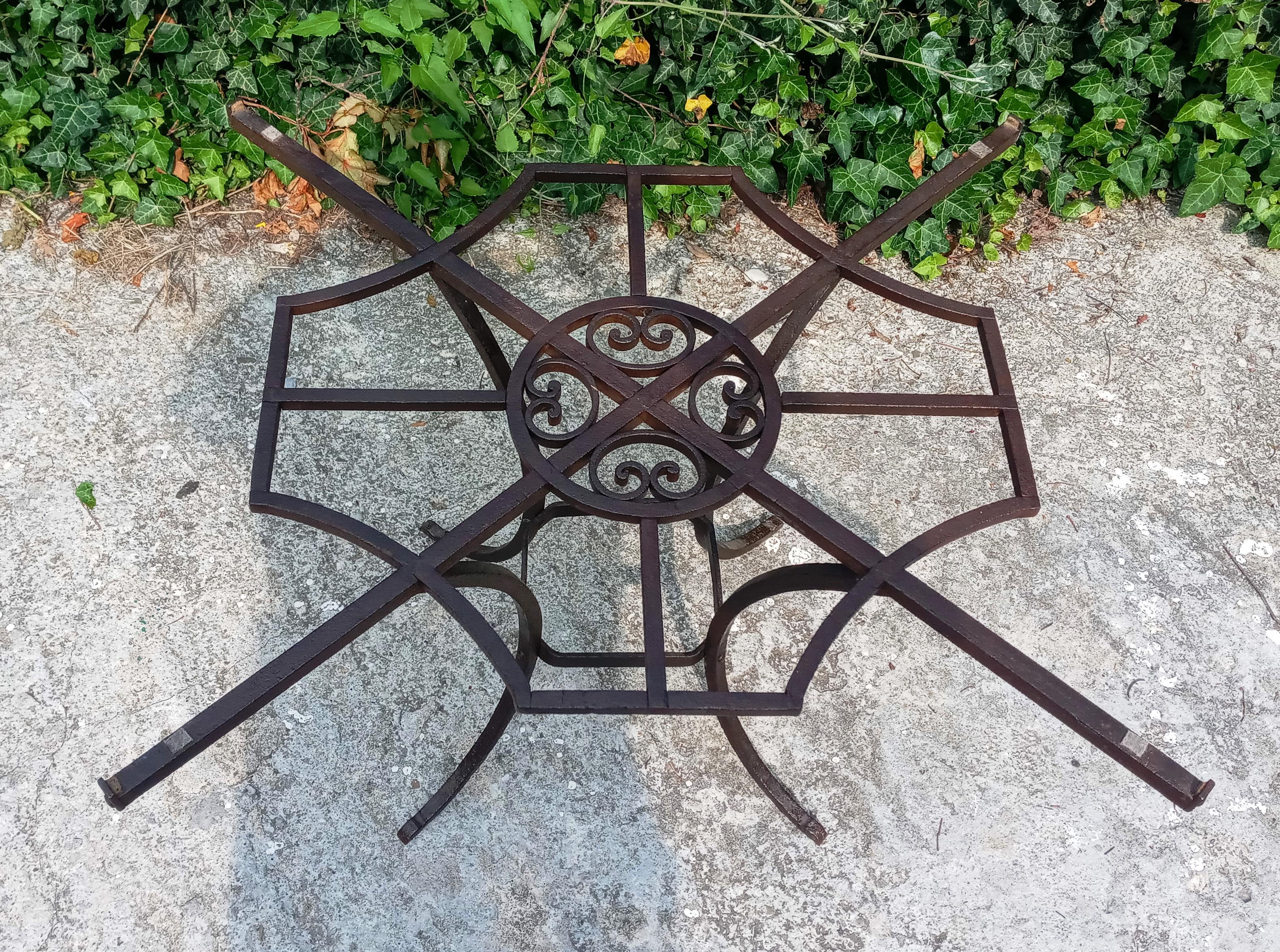 Mid-20th Century base x coffee table, wrought iron For Sale