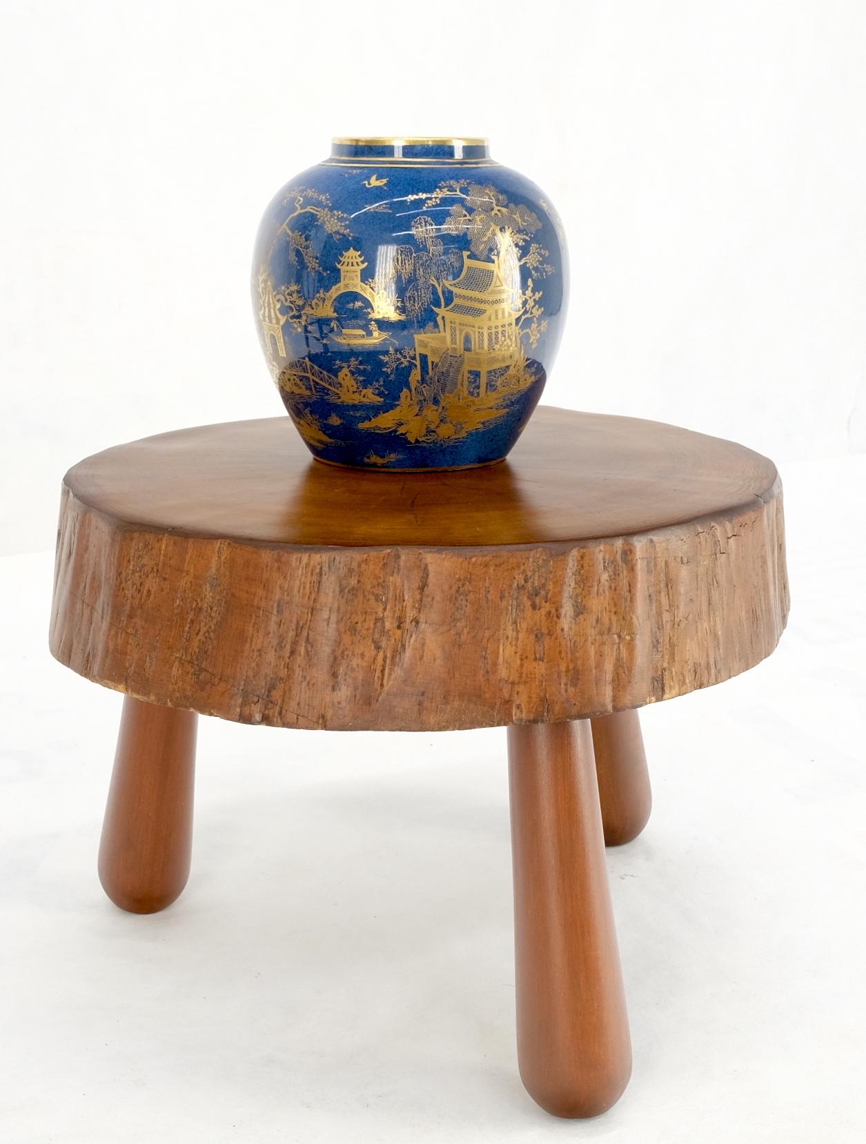 20ième siècle Table basse d'appoint avec pieds en forme de boule de baseball et plateau à bord vif, lourde, d'extrémité latérale en vente