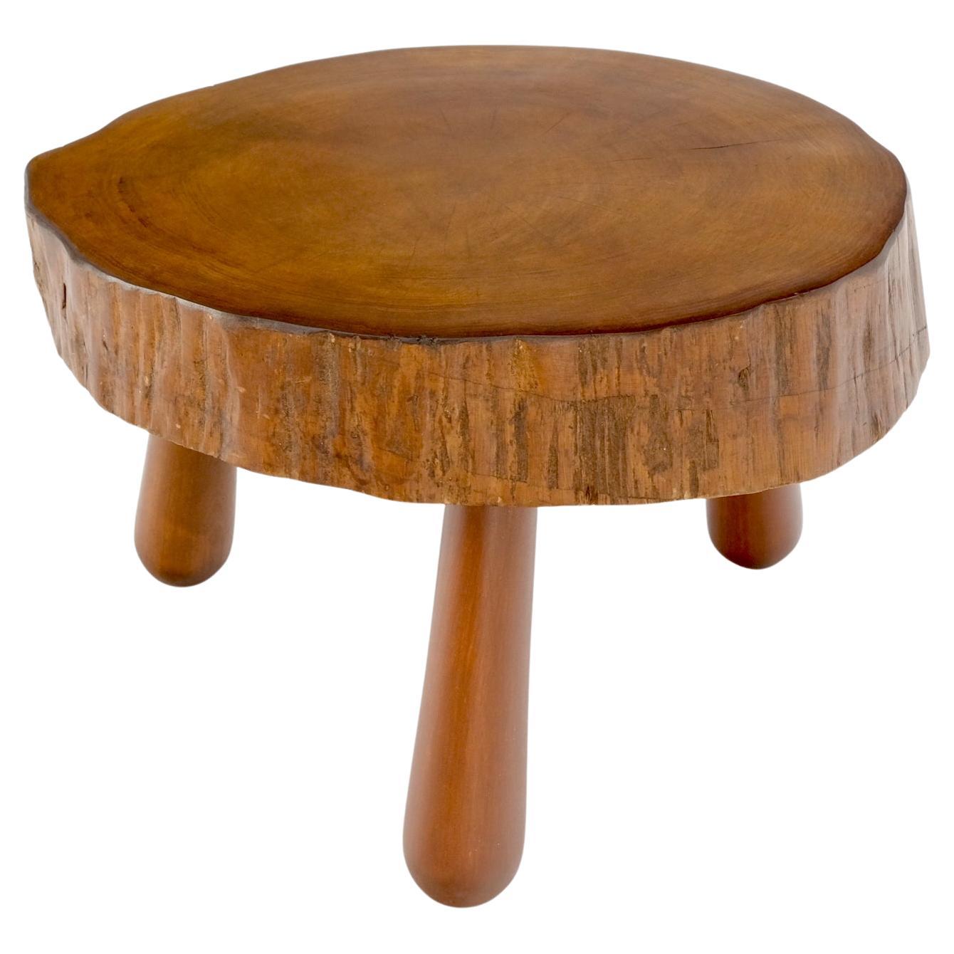 Table basse d'appoint avec pieds en forme de boule de baseball et plateau à bord vif, lourde, d'extrémité latérale en vente